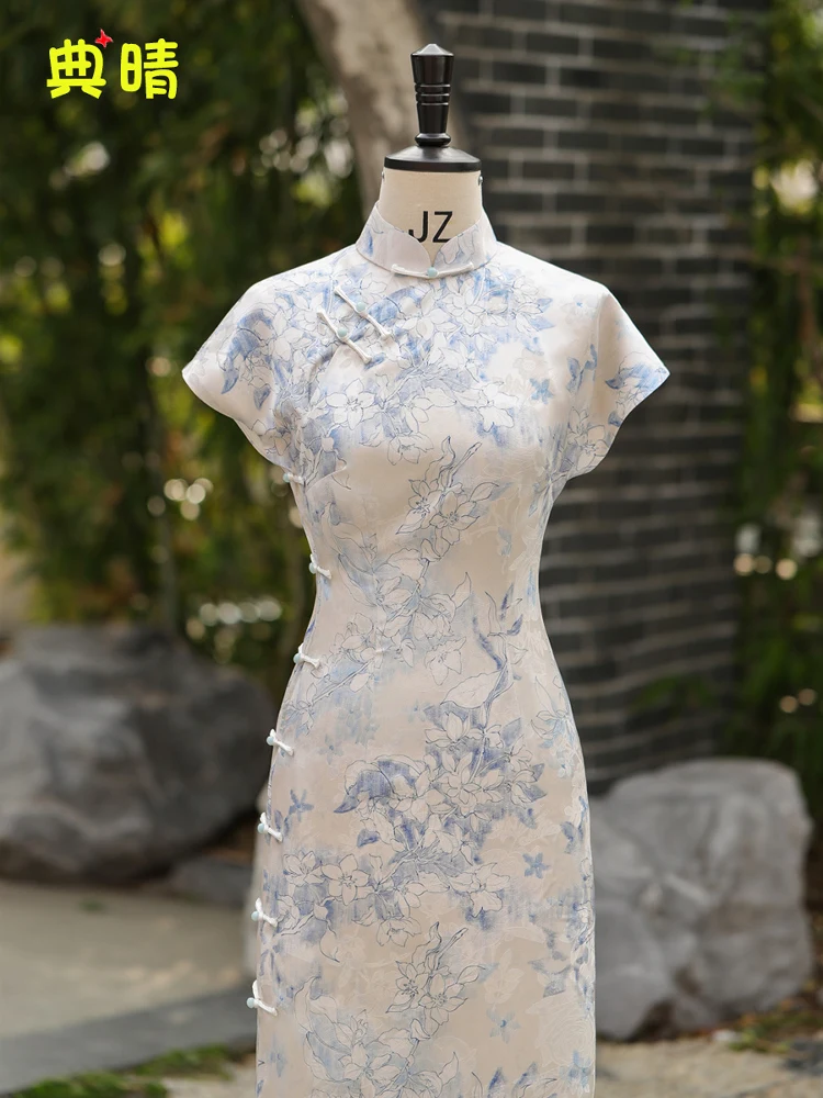 Classic Chinese Sle Long Qipao Dr Rvated Young Women's Faionable Daily Wear Breathable Lightweight ort Sve
Classic Chinese Sle Long Qipao Dr Rvated Young Women's Faionable Daily Wear Breathable Lightweight ort Sve