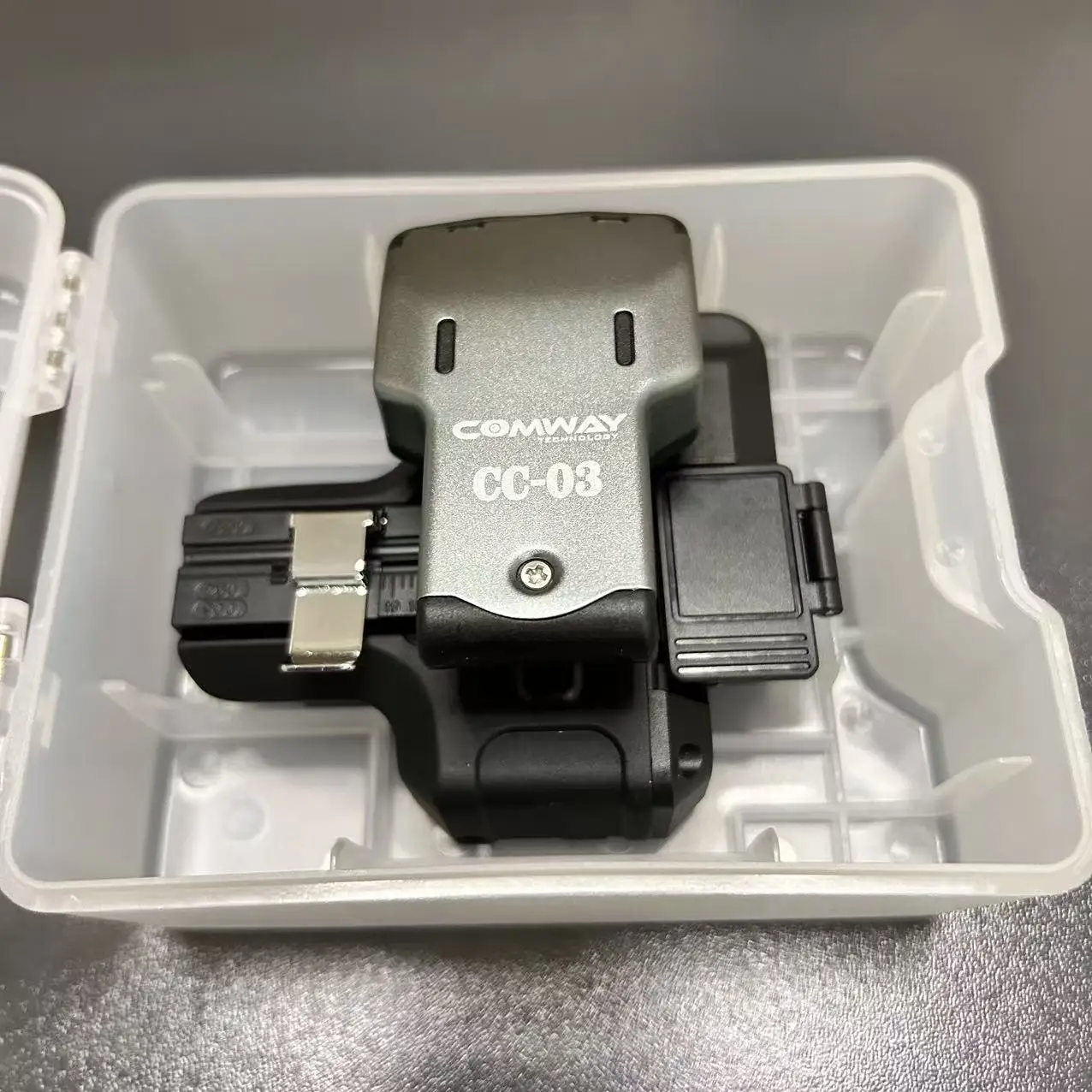 Original COMWAY CC-03 One-step Fiber Cleaver High Precision Cutting Knife Automatic High Precision Fiber Cutter 48000 Blade Life
Original COMWAY CC-03 One-step Fiber Cleaver High Precision Cutting Knife Automatic High Precision Fiber Cutter 48000 Blade Life