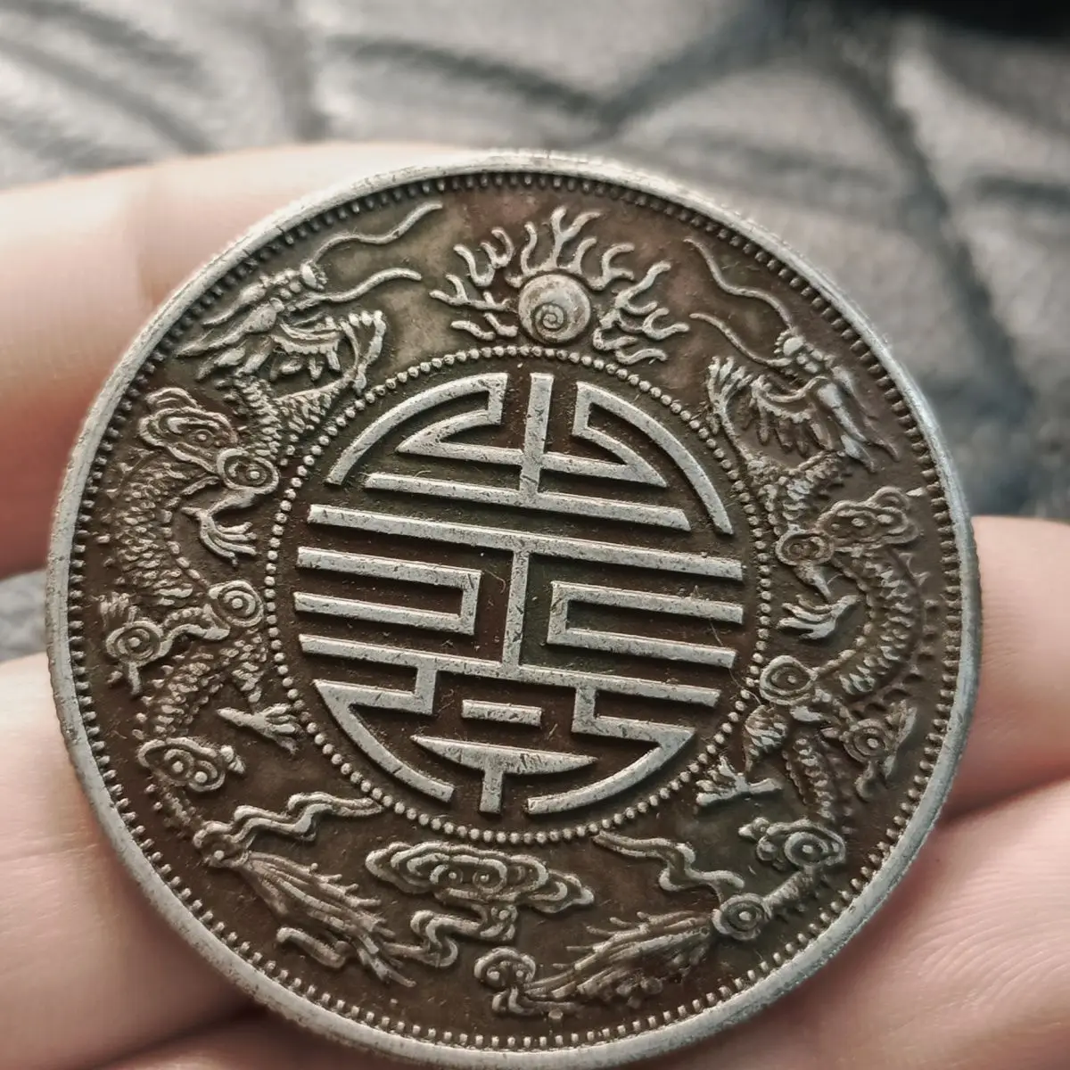 Guangdong Province Silver Dollar Shuanglong Collection Silver Coin Shouzi Coin High-quality handed down butter-coated pulp Longy
Guangdong Province Silver Dollar Shuanglong Collection Silver Coin Shouzi Coin High-quality handed down butter-coated pulp Longy