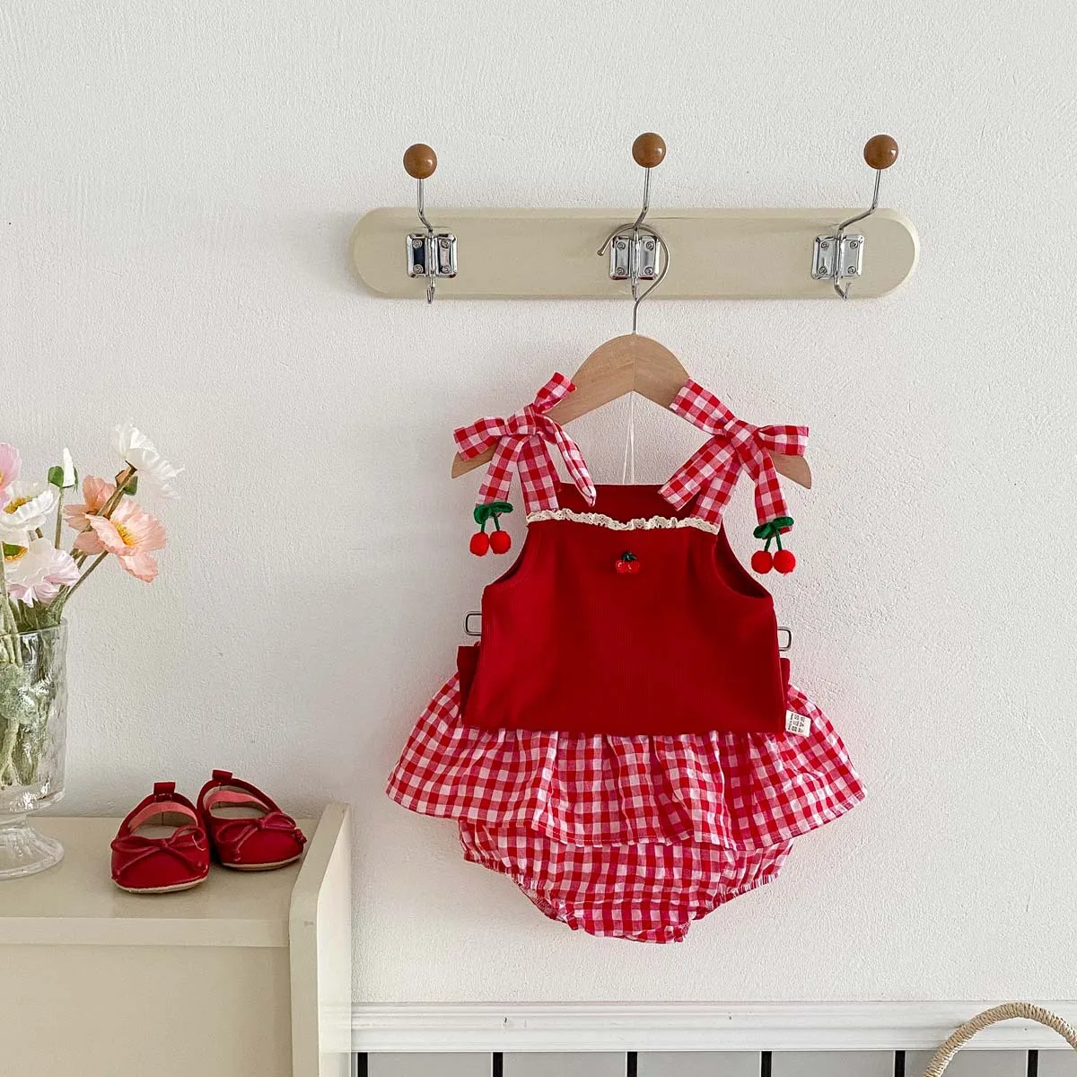 Children's Clothing 2025 Summer Girls' Strawberry Camisole Top Plaid Flower Bud Pants Set Baby Sweet Clothes
Children's Clothing 2025 Summer Girls' Strawberry Camisole Top Plaid Flower Bud Pants Set Baby Sweet Clothes