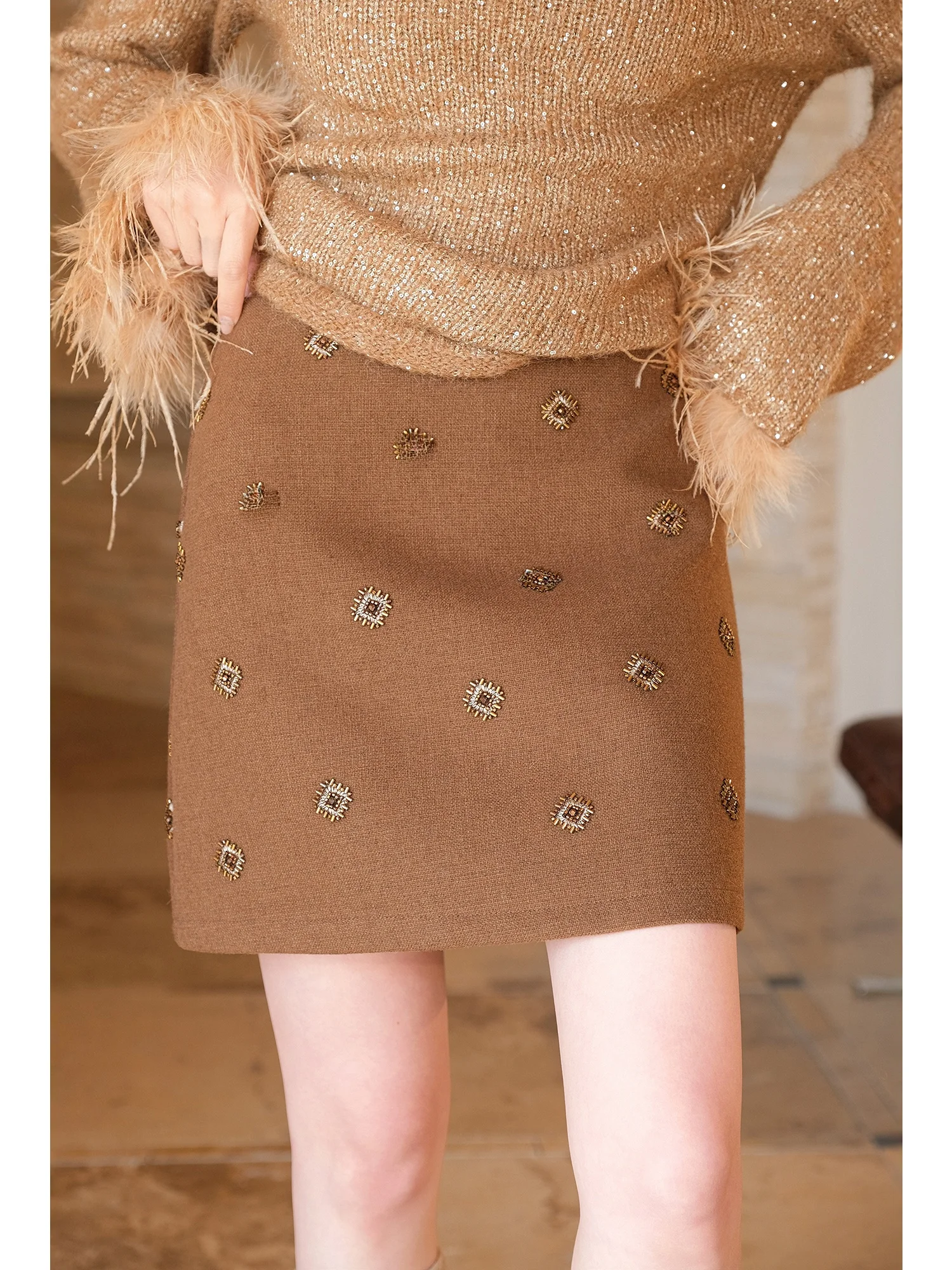 Юбка MIUCO Ele Retro с бисером, с высокой талией, А-силуэт, облегающая, короткая, универсальная, стройнящая, для повседневной носки, женская юбка
Юбка MIUCO Ele Retro с бисером, с высокой талией, А-силуэт, облегающая, короткая, универсальная, стройнящая, для повседневной носки, женская юбка