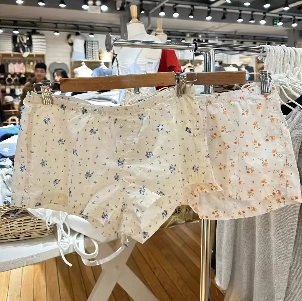 2024 New Floral Print Shorts Button Elastic Waist Casual Home Pants For Women Straight Short Pant Sweet Cute Cotton Shorts
2024 New Floral Print Shorts Button Elastic Waist Casual Home Pants For Women Straight Short Pant Sweet Cute Cotton Shorts