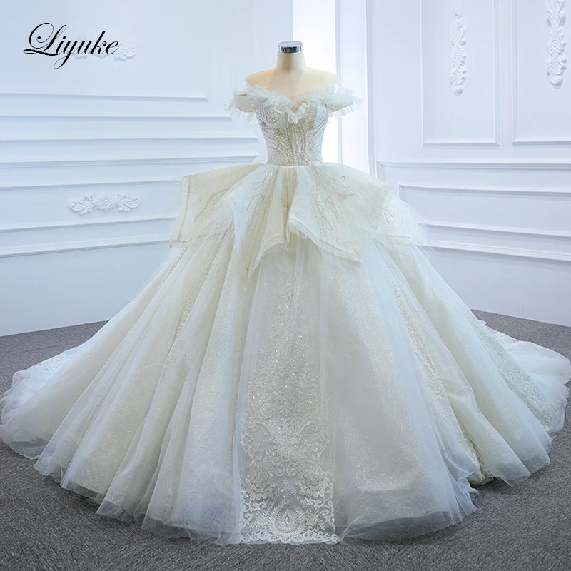 Liyuke Graceful Tiered Tulle Off The Shoulder Ball Gown Wedding Dress Beading Pearls Embroidery Appliques Bridal Skirts
Liyuke Graceful Tiered Tulle Off The Shoulder Ball Gown Wedding Dress Beading Pearls Embroidery Appliques Bridal Skirts