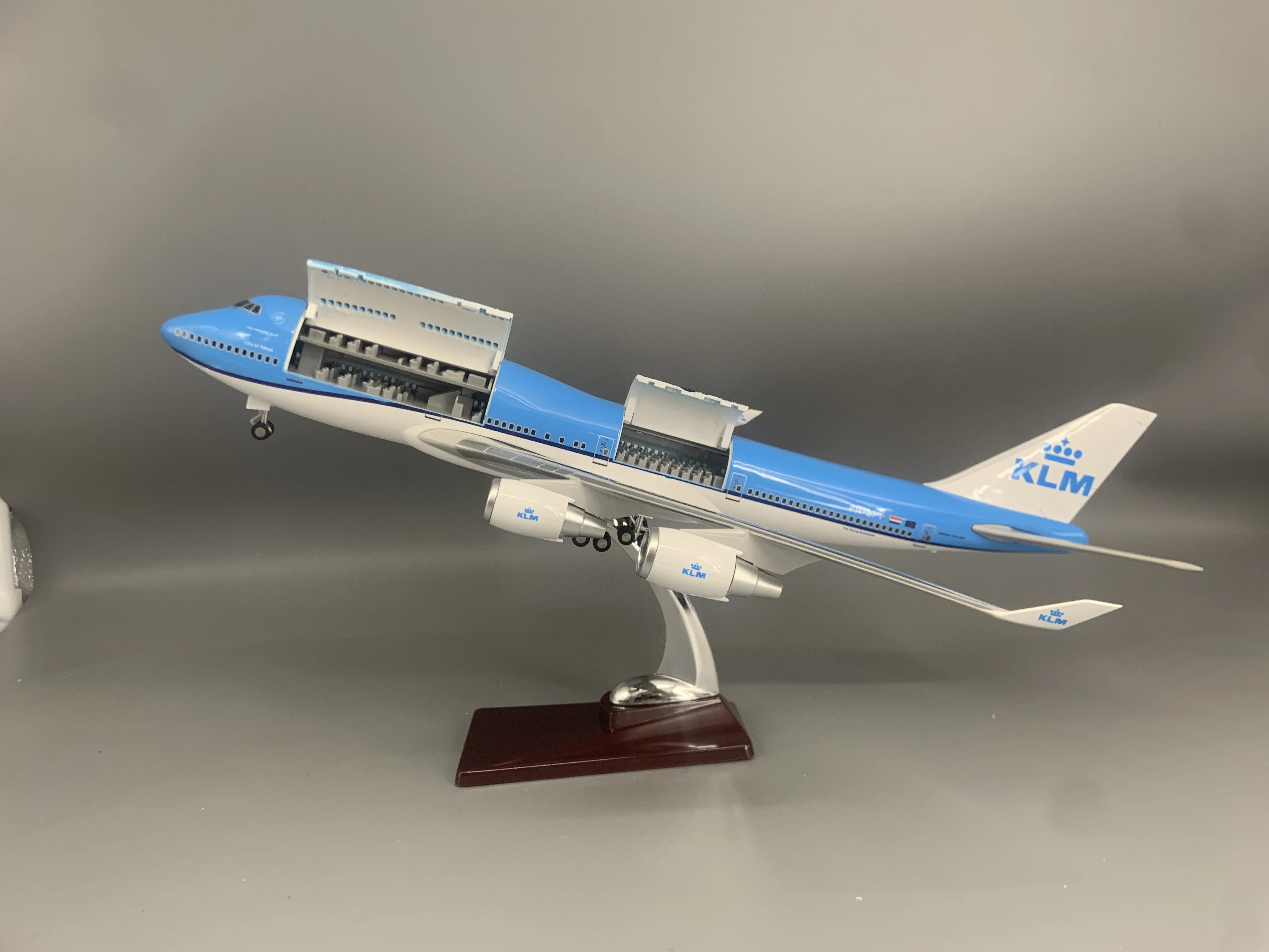 NEW 47cm Airplane Model 747 KLM Royal Dutch Airlines Aircraft Resin Collection Diecast Plane Hatches Can Opened with Wheel Led
NEW 47cm Airplane Model 747 KLM Royal Dutch Airlines Aircraft Resin Collection Diecast Plane Hatches Can Opened with Wheel Led