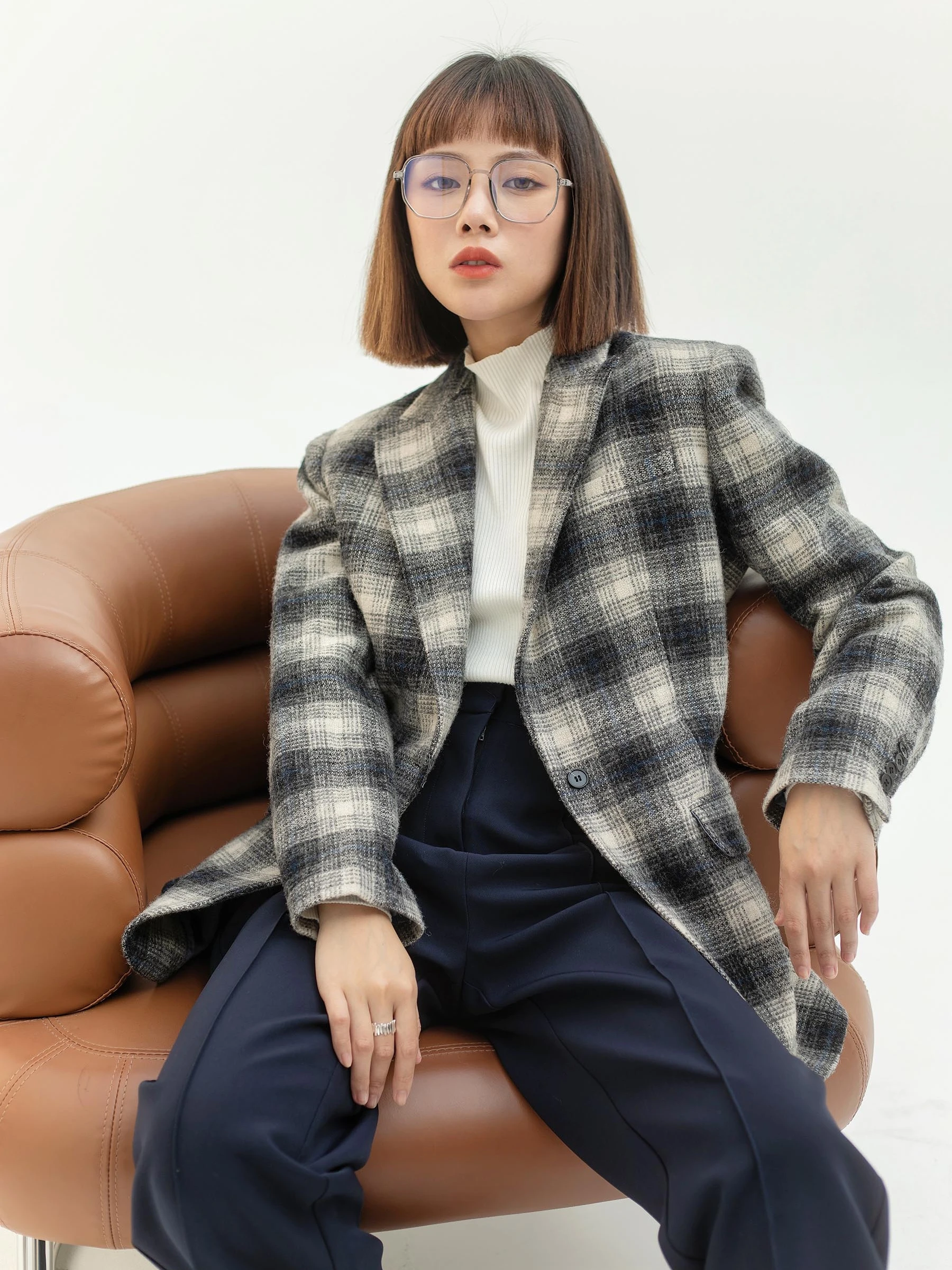 TINNTINN Limited Edition High-End Cusized Woolen Tweed Retro Mixed Yarn Loose Commuter Suit Jaet for Women
TINNTINN Limited Edition High-End Cusized Woolen Tweed Retro Mixed Yarn Loose Commuter Suit Jaet for Women