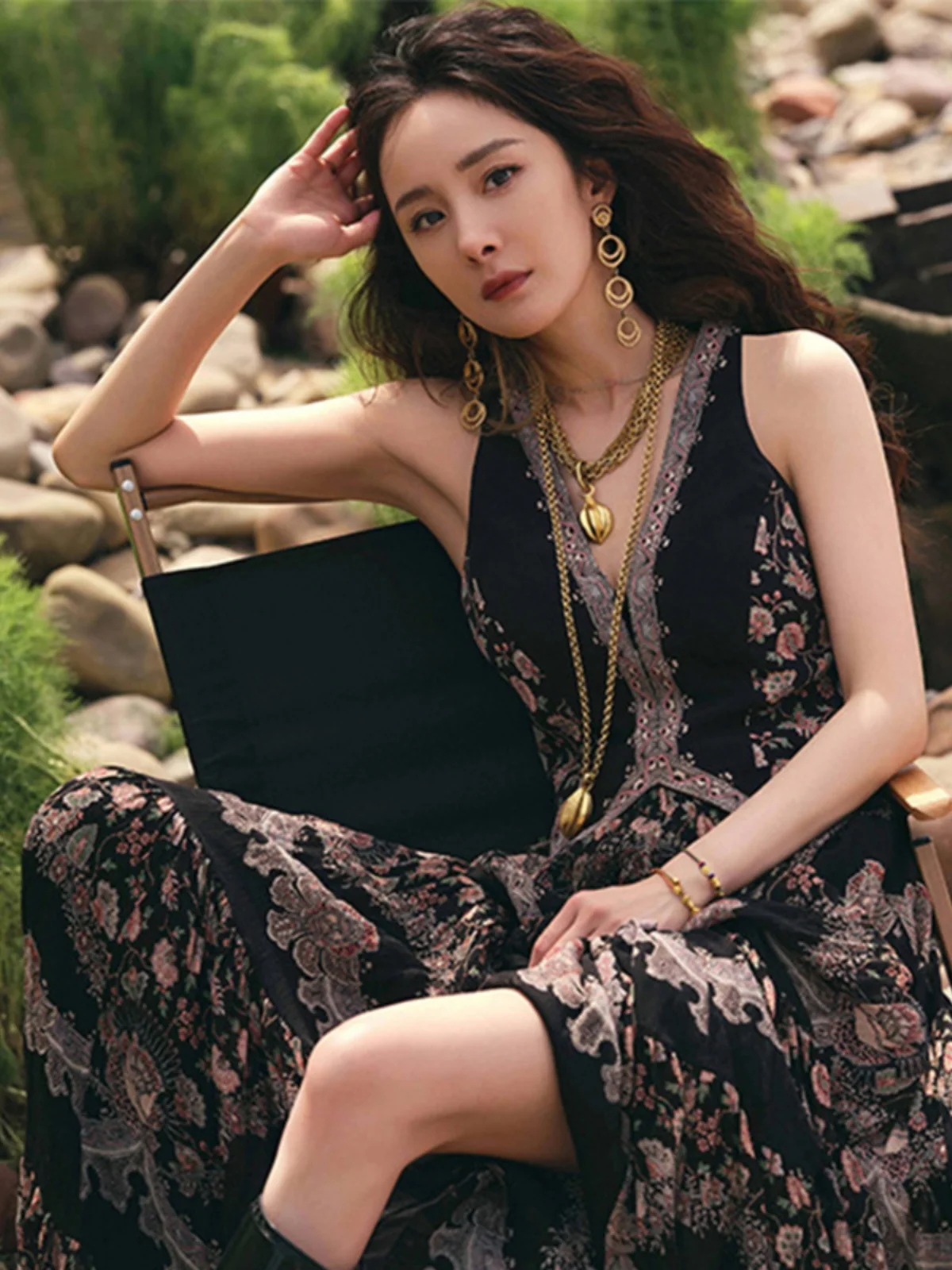Black Bohemian Floral Print Vacation Strap Dress Yang Mi Style High Waist Cotton Polyester A-Line Midi Skirt OL Commute
Black Bohemian Floral Print Vacation Strap Dress Yang Mi Style High Waist Cotton Polyester A-Line Midi Skirt OL Commute