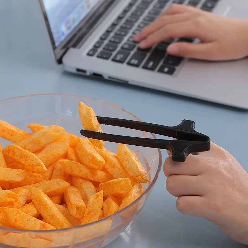 Free-Hands Snack Chopsticks Play Games Finger Chopsticks Lazy Assistant Clip Snacks Not Dirty Hand Phone Accessory Kitchen Tool
Free-Hands Snack Chopsticks Play Games Finger Chopsticks Lazy Assistant Clip Snacks Not Dirty Hand Phone Accessory Kitchen Tool