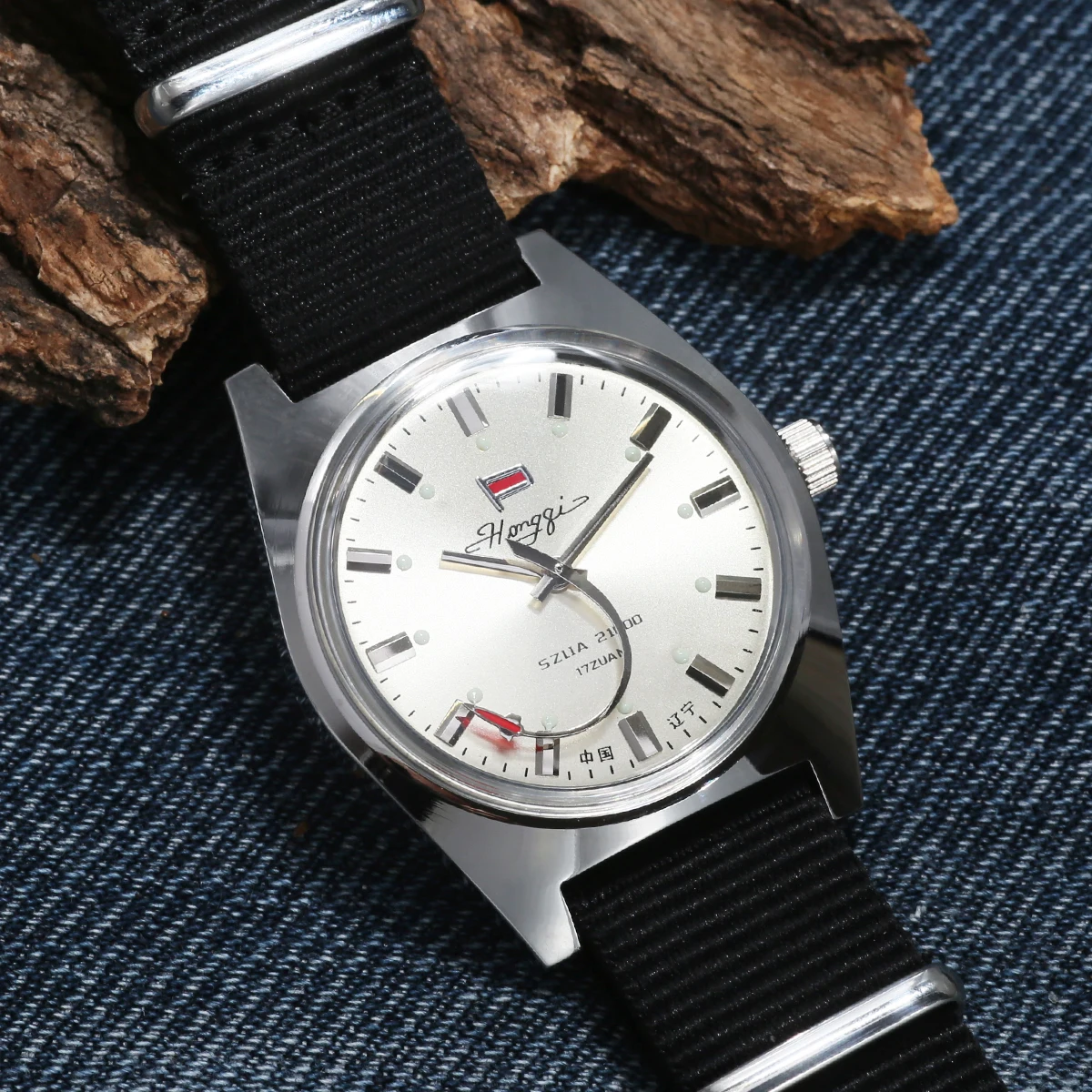 Shanghai 36mm retro watch, Chinese style 8120 men's mechanical watch, manual winding mechanism, suitable as a gift for men.
Shanghai 36mm retro watch, Chinese style 8120 men's mechanical watch, manual winding mechanism, suitable as a gift for men.