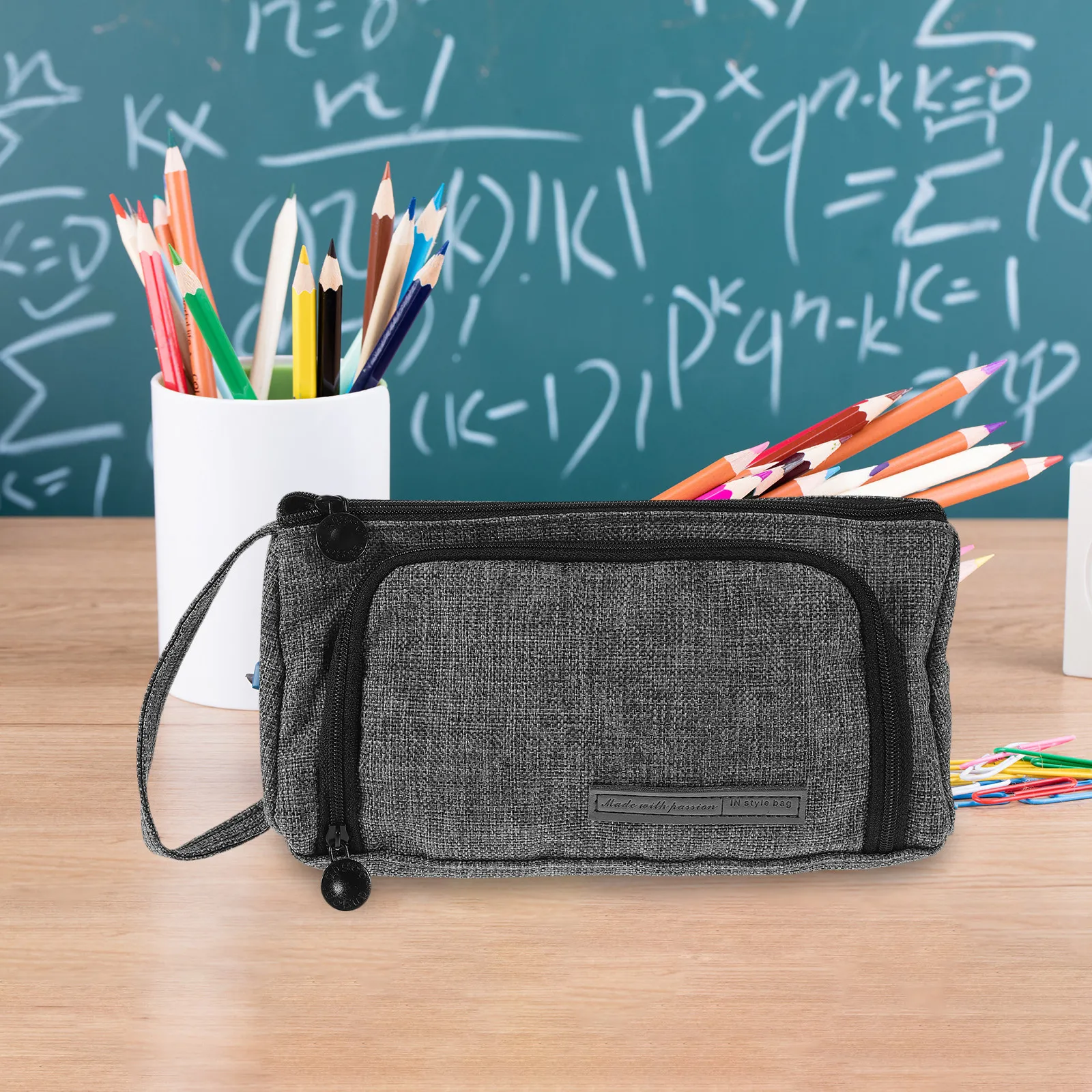 Вместительный пенал для карандашей, прочная конструкция, плавная застежка-молния, компактный размер, идеальный подарок для ежедневного использования, футляр для ручек
Вместительный пенал для карандашей, прочная конструкция, плавная застежка-молния, компактный размер, идеальный подарок для ежедневного использования, футляр для ручек
