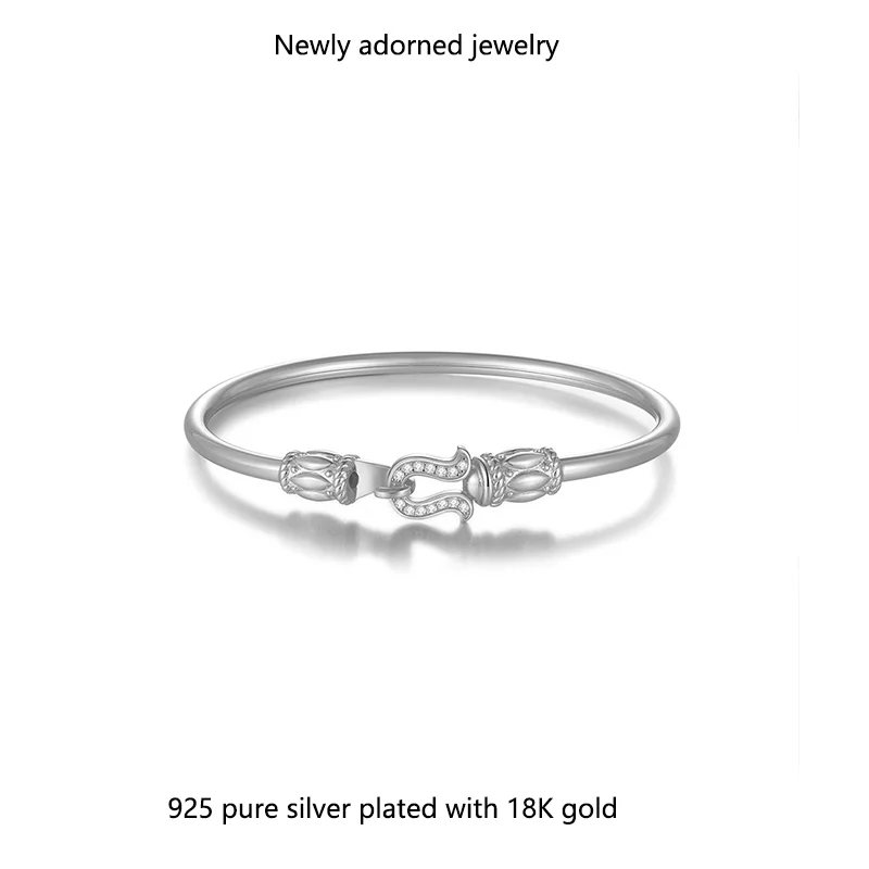 Korean-style delicate 1.2mm moissanite horseshoe minimalist open bangle for women, featuring a refined and understated design th
Korean-style delicate 1.2mm moissanite horseshoe minimalist open bangle for women, featuring a refined and understated design th