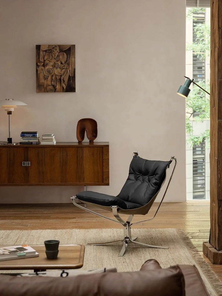 Medieval retro style leather stainless steel sofa single chair Italian minimalist designer leisure chair
Medieval retro style leather stainless steel sofa single chair Italian minimalist designer leisure chair