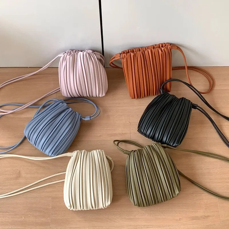PU Women's Handbag Korean Striped Crossbody Bag Women Soft Leather Shoulder Phone Bag High-end Pleated Versatile Square Bag New
PU Women's Handbag Korean Striped Crossbody Bag Women Soft Leather Shoulder Phone Bag High-end Pleated Versatile Square Bag New