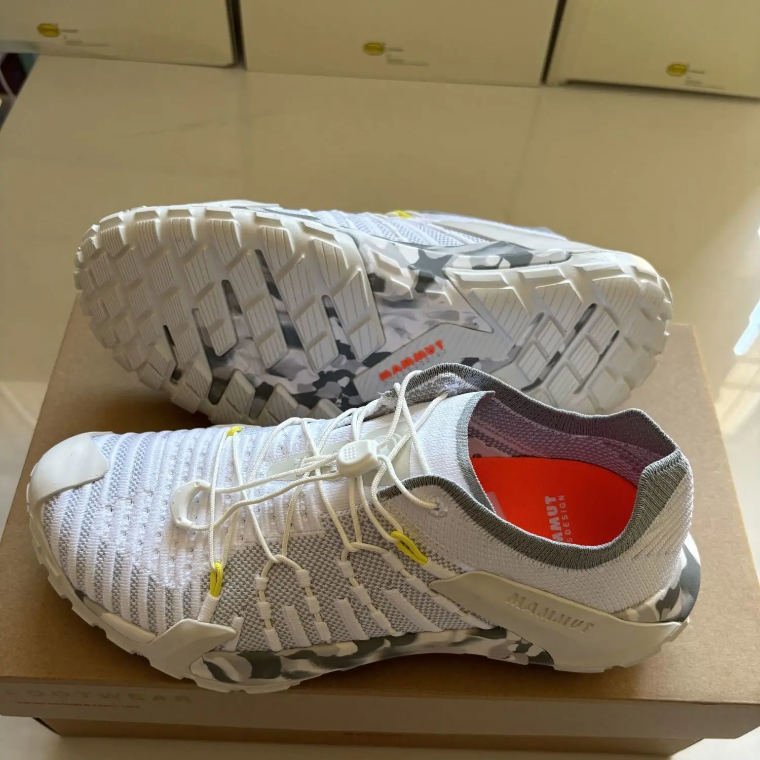 Climbing Boulder Hugging Sneakers Outdoor Men's Climbing Mountaineering Shoes Professional Indoor Outdoor Climbing Shoes 
Climbing Boulder Hugging Sneakers Outdoor Men's Climbing Mountaineering Shoes Professional Indoor Outdoor Climbing Shoes