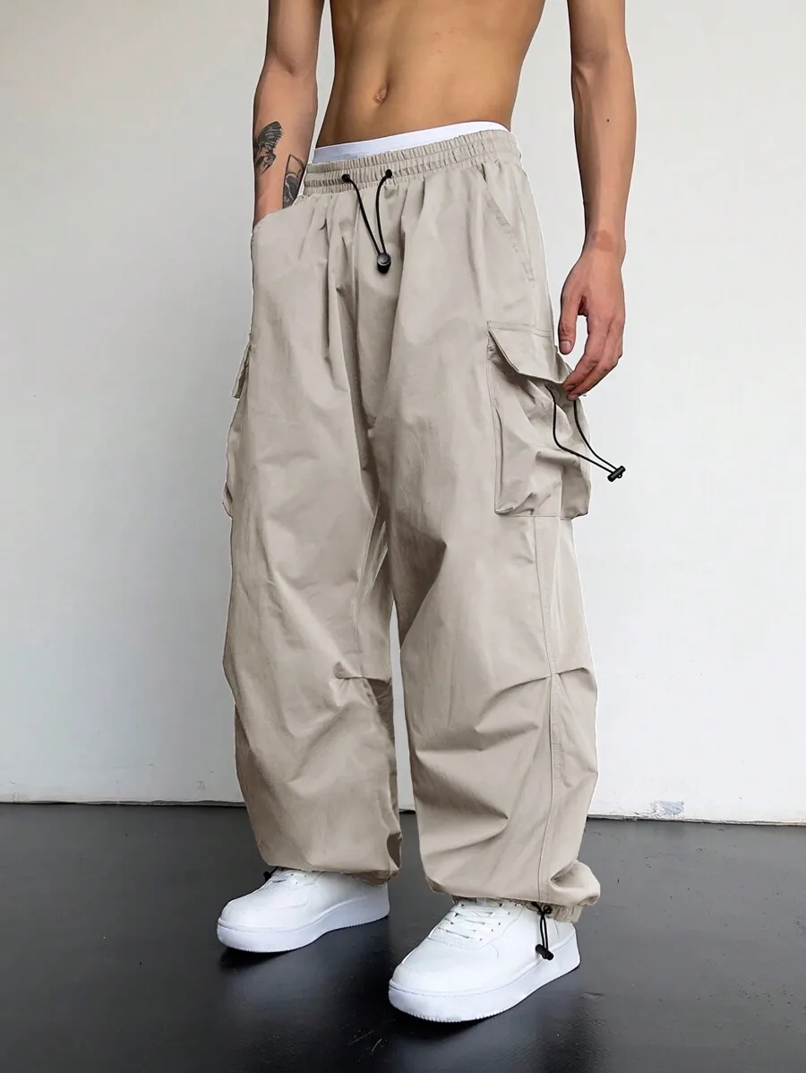 Men Oversize Cargo Pants With Flap Pockets And Side Drawstring Waist For Fall
Men Oversize Cargo Pants With Flap Pockets And Side Drawstring Waist For Fall