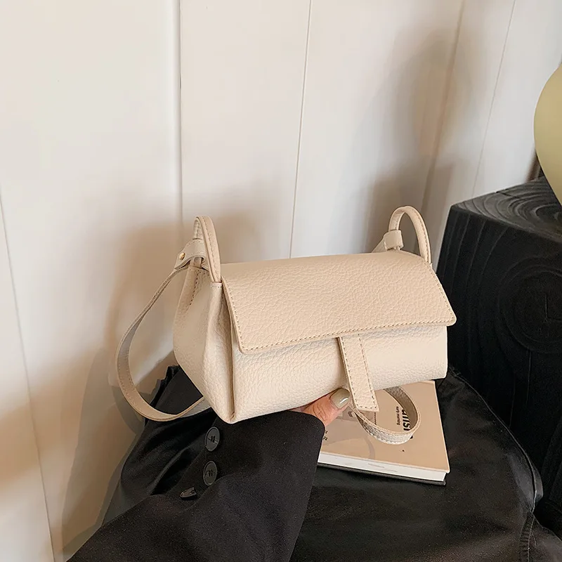Women's Textured Leather Crossbody Bag, Minimalist Flap Shoulder Purse, Casual Satchel with Detachable Strap
Women's Textured Leather Crossbody Bag, Minimalist Flap Shoulder Purse, Casual Satchel with Detachable Strap