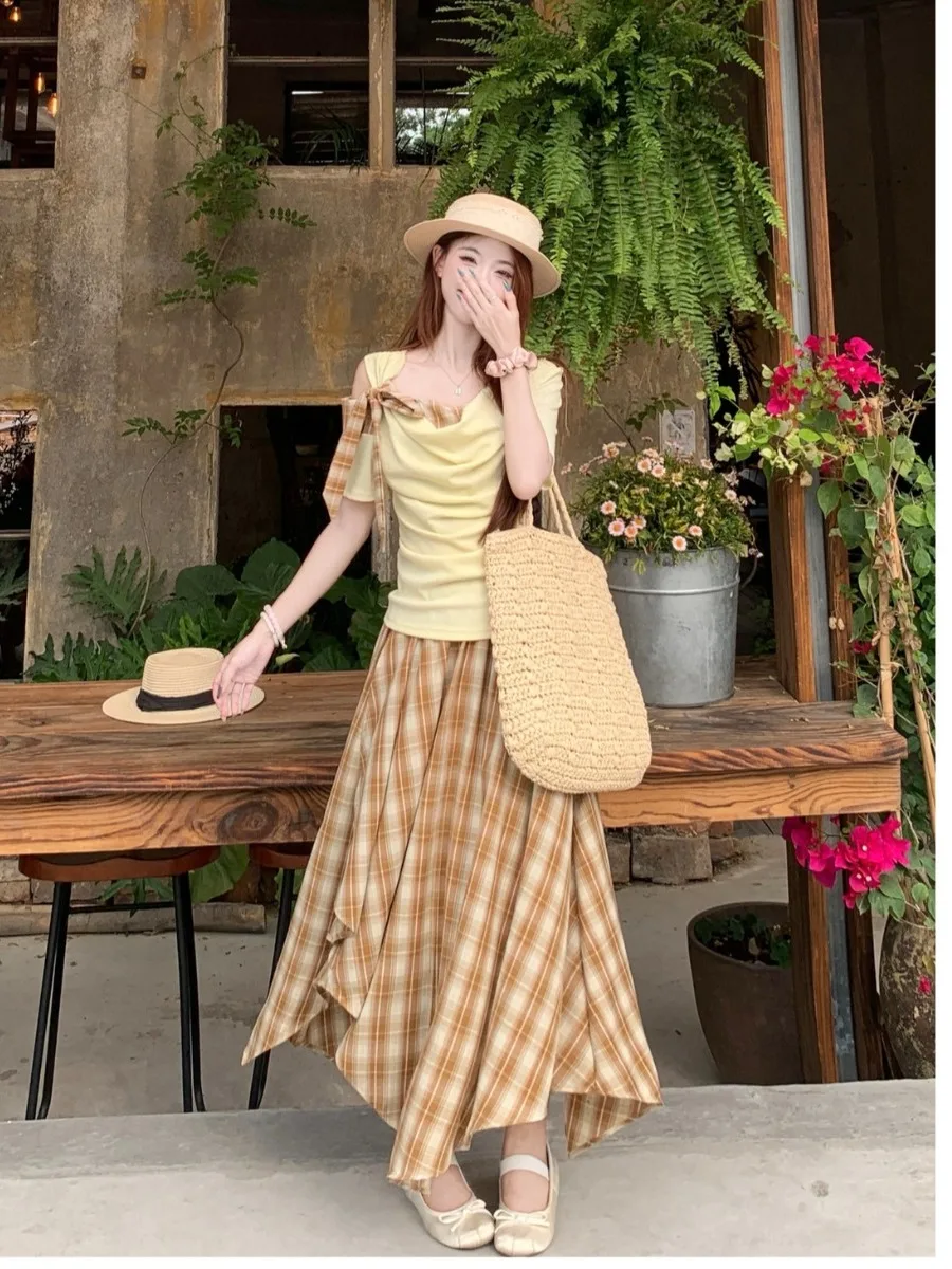 plus Size Women's Shoulder Bared Short Sleeve T-shirt And High Waist Plaid Skirt Two Piece Set Korean Style Slim Fit Sum...
plus Size Women's Shoulder Bared Short Sleeve T-shirt And High Waist Plaid Skirt Two Piece Set Korean Style Slim Fit Sum...
