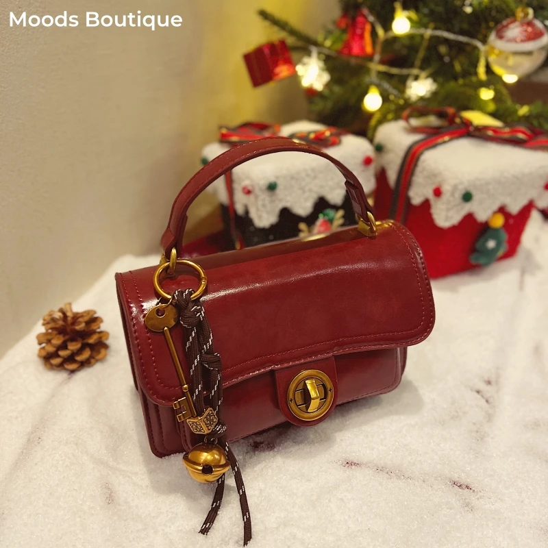 Christmas Present Bags For Women Flap Shape Turn Lock Shoulder Cross Body Bags With Pendant 2024 Luxury Designer Top-handle Bags
Christmas Present Bags For Women Flap Shape Turn Lock Shoulder Cross Body Bags With Pendant 2024 Luxury Designer Top-handle Bags