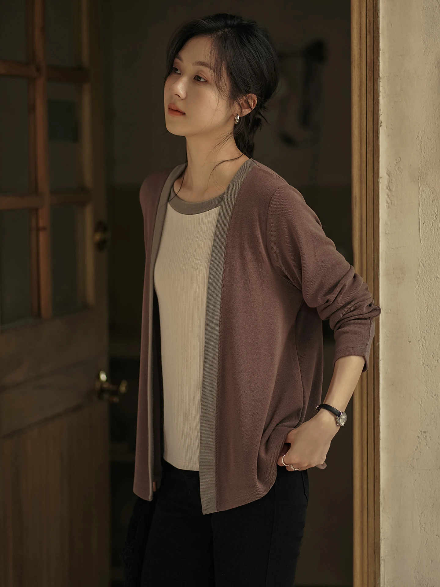 Loose Korean Sle Women's Knitted Jaet Spring 2026 Color Blo Splicing Fake Two-Piece Soft Viscose Blend Long Sve Top
Loose Korean Sle Women's Knitted Jaet Spring 2026 Color Blo Splicing Fake Two-Piece Soft Viscose Blend Long Sve Top