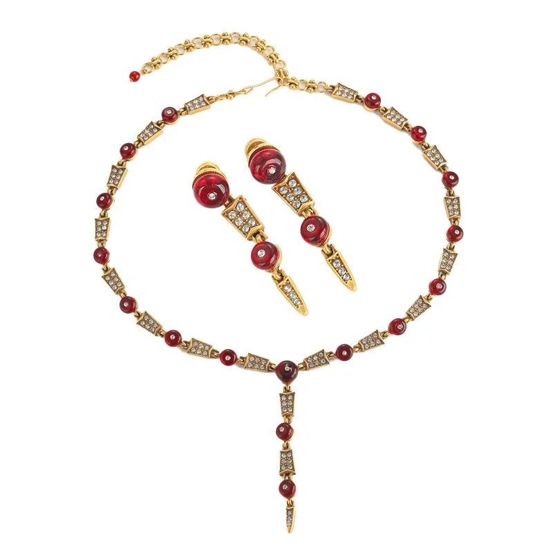 Vintage Round Red Glaze Jewelry Set Y Shaped Antique Gold Plated Pendant Necklace Rhinestone Luxury Designer For Women Brands
Vintage Round Red Glaze Jewelry Set Y Shaped Antique Gold Plated Pendant Necklace Rhinestone Luxury Designer For Women Brands