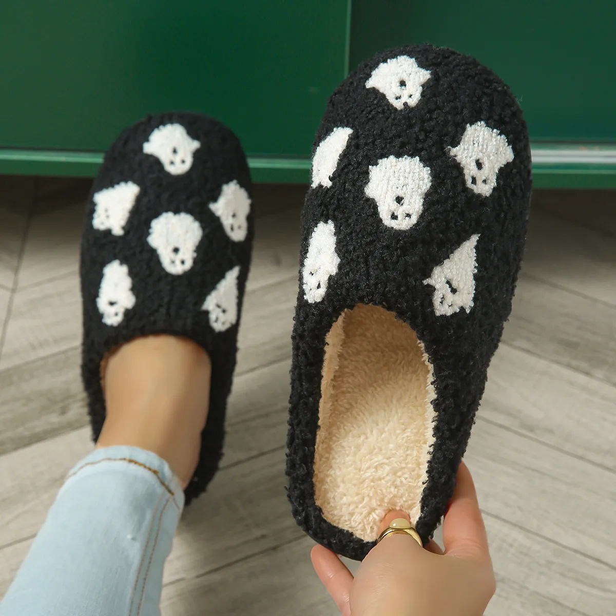 Каратель череп узор вышивка плюшевые домашние удобные хлопковые тапочки теплые нескользящие домашние тапочки Хэллоуин рождественские подарки 
Каратель череп узор вышивка плюшевые домашние удобные хлопковые тапочки теплые нескользящие домашние тапочки Хэллоуин рождественские подарки