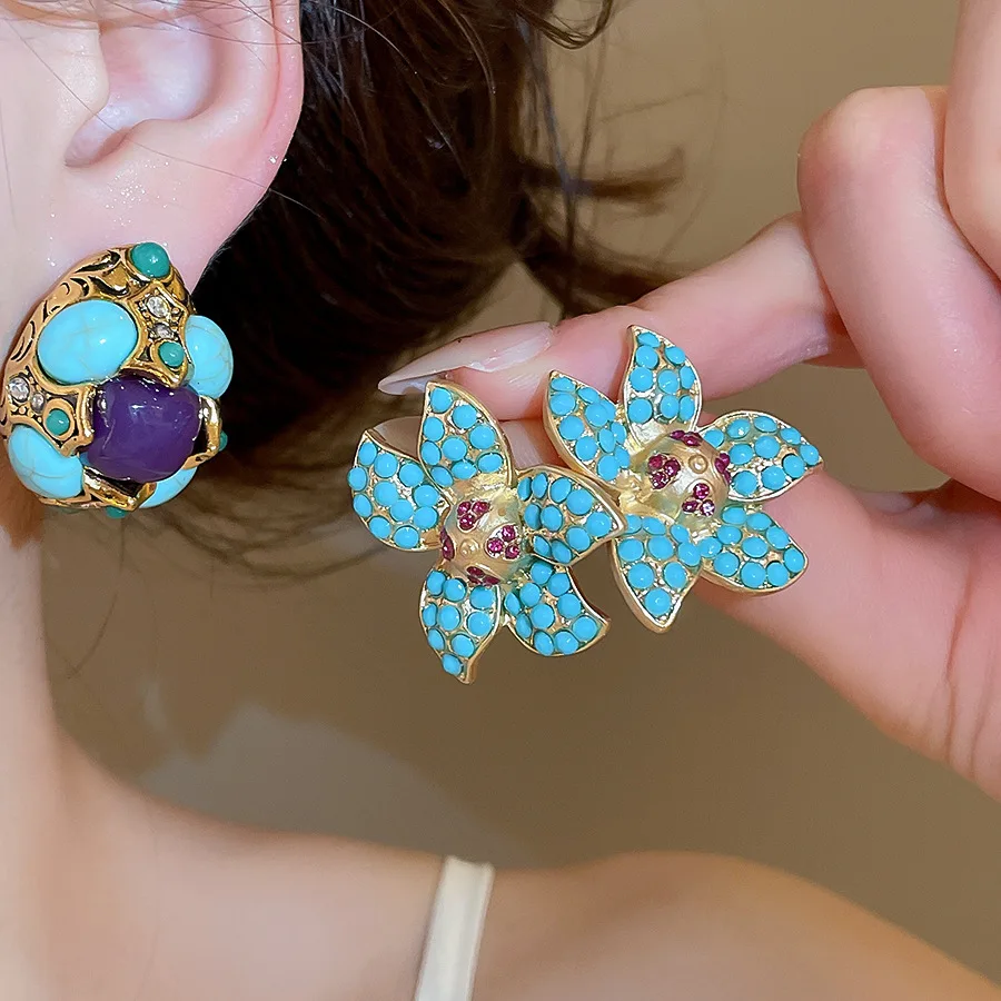 Vintage Turquoise Color Geometric Resin Stud Earrings for Women Mediaeval Rhinestones Starfish Ear Studs Fashion Jewelry Holiday
Vintage Turquoise Color Geometric Resin Stud Earrings for Women Mediaeval Rhinestones Starfish Ear Studs Fashion Jewelry Holiday