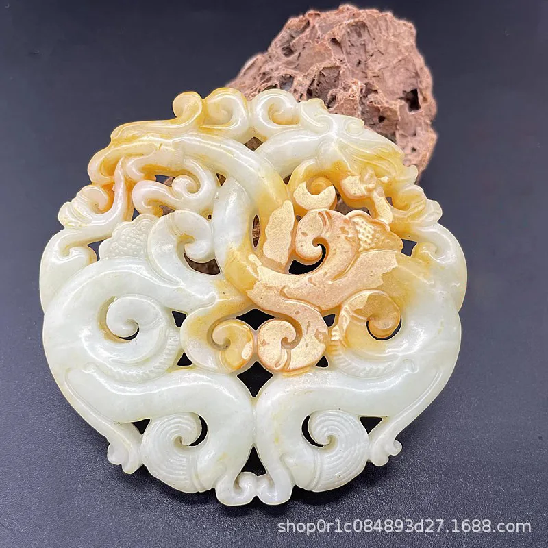 Xiuyan Jade Dragon and Phoenix Pendant Double-Sided Hollow Carved Jade Pendant Prosperity Brought by the Dragon and the Phoenix
Xiuyan Jade Dragon and Phoenix Pendant Double-Sided Hollow Carved Jade Pendant Prosperity Brought by the Dragon and the Phoenix