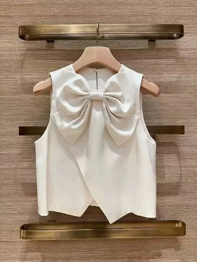 Early Spring 2026 Elegant Knot Sleeveless round Neck Satin Vest Top Women's Fashion Straight Cut Breathable Outerwear
Early Spring 2026 Elegant Knot Sleeveless round Neck Satin Vest Top Women's Fashion Straight Cut Breathable Outerwear