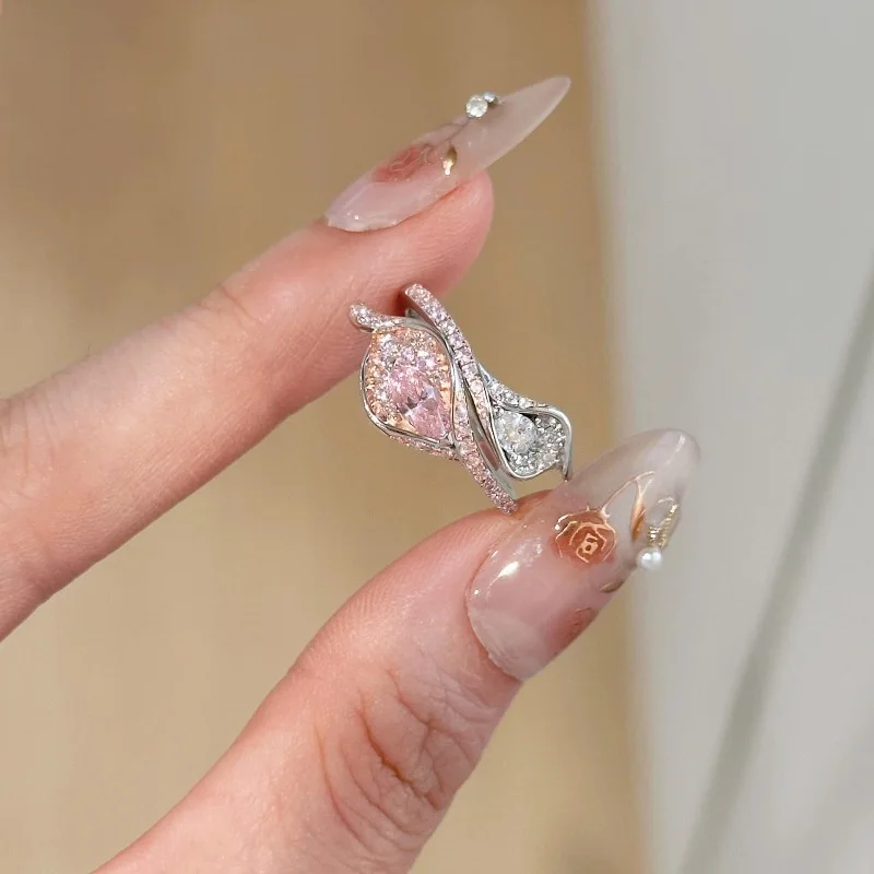 Fresh High quality pink diamond horseshoe lotus flower rings for womensilver 925 irregular exquisite engagement ring jewelry
Fresh High quality pink diamond horseshoe lotus flower rings for womensilver 925 irregular exquisite engagement ring jewelry