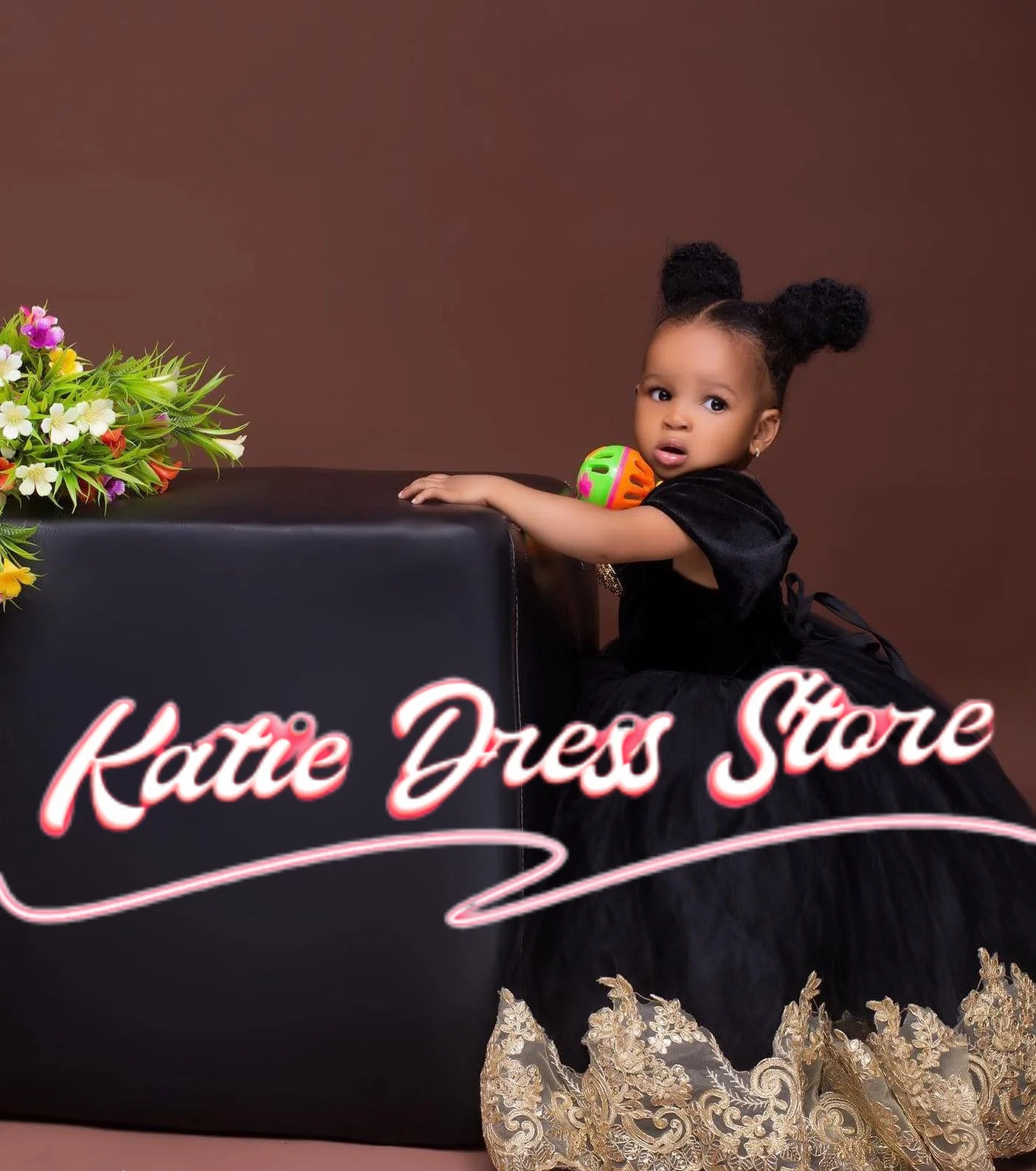 Black Flower Girl Dress For Wedding Off Shoulder Velvet Beading Kids Birthday Party First Communion Ball Gowns Customized
Black Flower Girl Dress For Wedding Off Shoulder Velvet Beading Kids Birthday Party First Communion Ball Gowns Customized