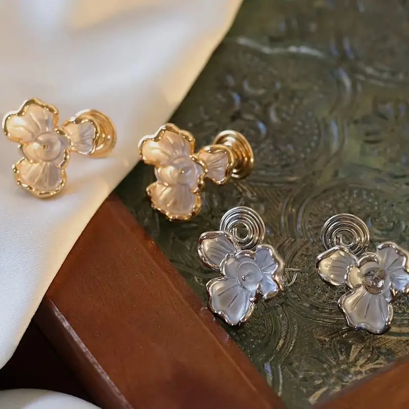 2 шт. 15,3x14,5 мм 14-каратное золото, нежные пустые серьги с тремя лепестками и цветами, зажимы для ушей, очаровательные аксессуары ручной работы «сделай сам»
2 шт. 15,3x14,5 мм 14-каратное золото, нежные пустые серьги с тремя лепестками и цветами, зажимы для ушей, очаровательные аксессуары ручной работы «сделай сам»
