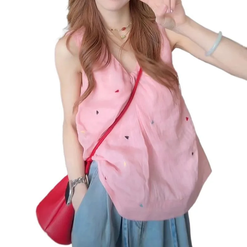 Korean sweet wind love embroidery kink V-neck sleeveless vest women's summer, chic top
Korean sweet wind love embroidery kink V-neck sleeveless vest women's summer, chic top