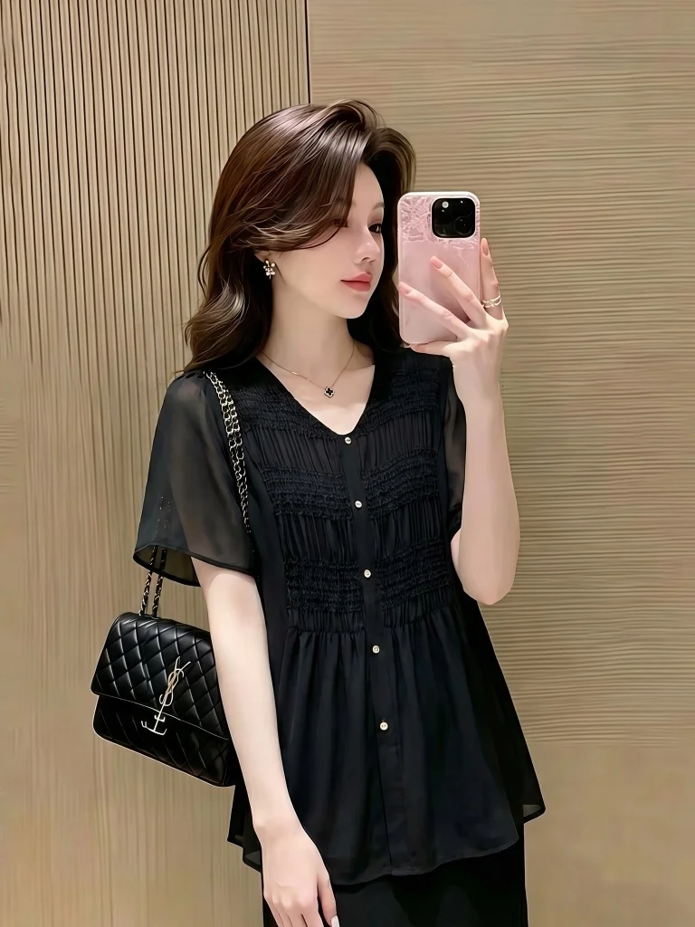 Elegant Black V-Neck Short Sleeve Chiffon Top Women's plus Size Summer New Style Slimming Fashionable Top Korean Style Loose Fit
Elegant Black V-Neck Short Sleeve Chiffon Top Women's plus Size Summer New Style Slimming Fashionable Top Korean Style Loose Fit