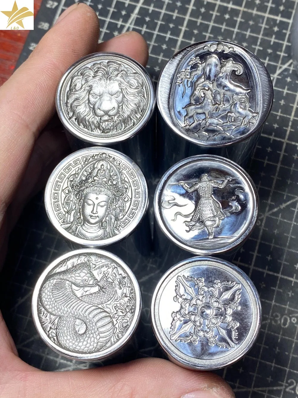 3D Metal Jewelry Stamp Tool Cross Vajra Nine-tailed Fox Dragon Embossing Steel Punch Gold Silver Leather Craft Stamping Tool
3D Metal Jewelry Stamp Tool Cross Vajra Nine-tailed Fox Dragon Embossing Steel Punch Gold Silver Leather Craft Stamping Tool