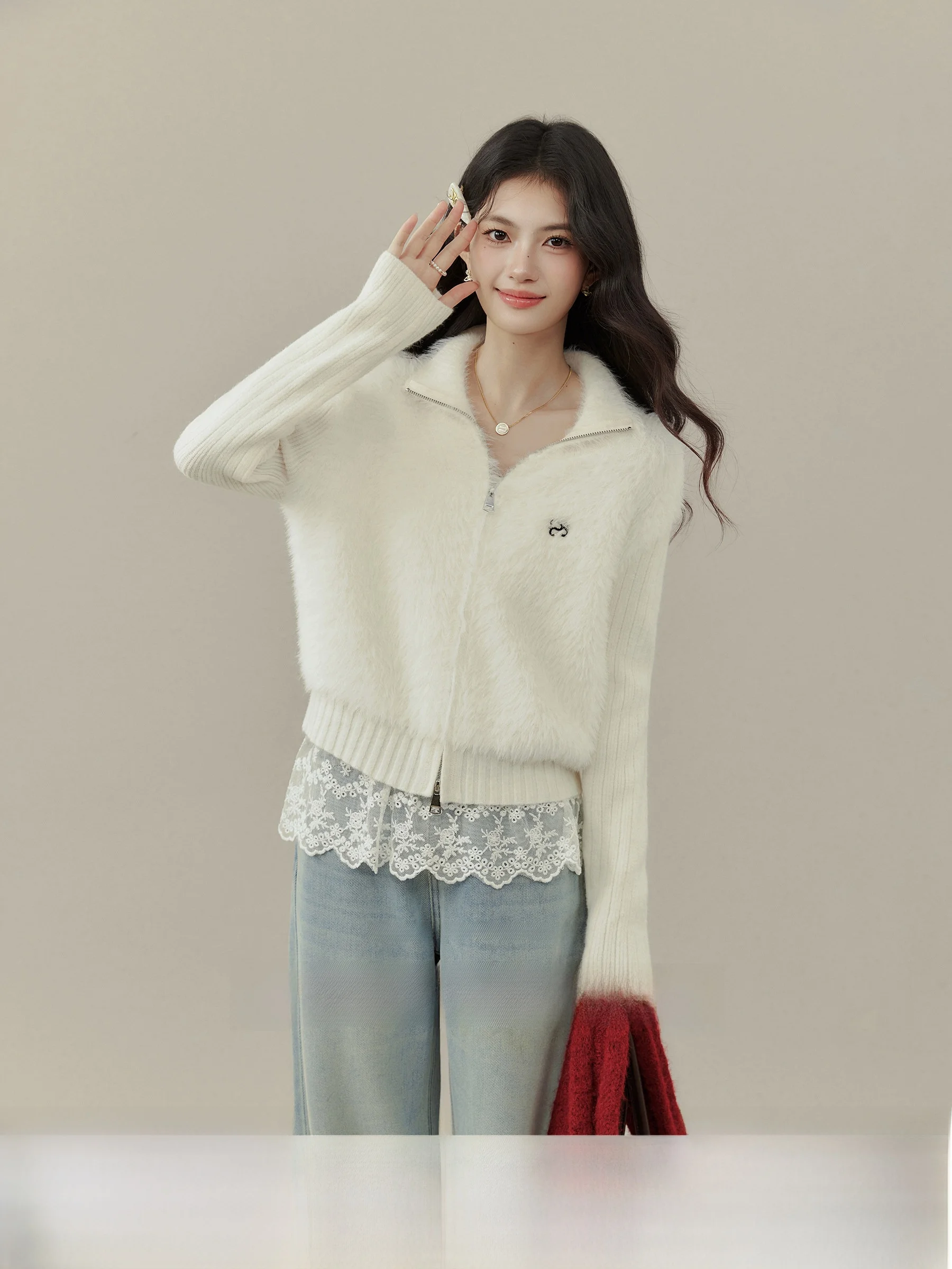 White Zipper Stand Collar Sweater for Plump Women Vintage Style Short Cardigan Outerwear Comfortable Fit Ladies' Knitwear
White Zipper Stand Collar Sweater for Plump Women Vintage Style Short Cardigan Outerwear Comfortable Fit Ladies' Knitwear