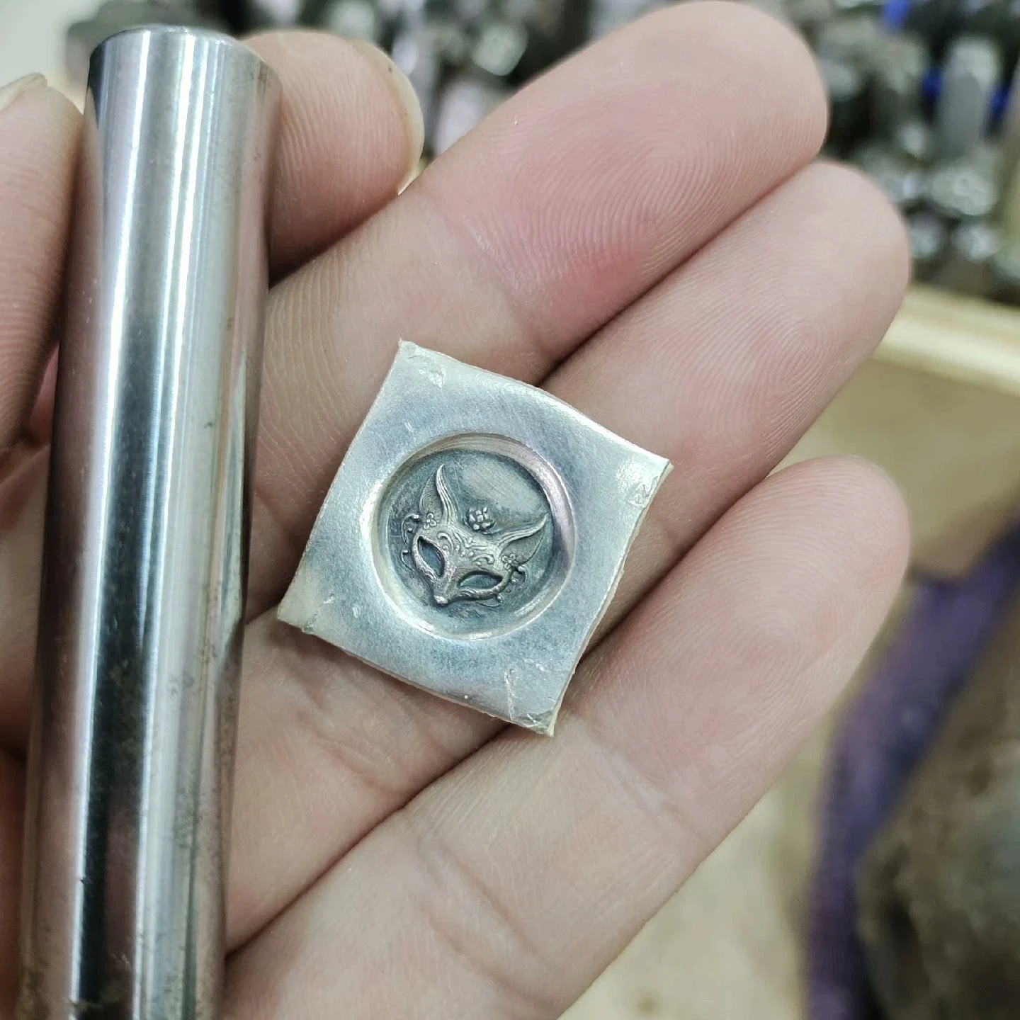3D Metal Stamp Fox Pattern Jewelry Stamping Punch Leather Silver Gold DIY Embossing Carving Steel Puncher Craft Tools
3D Metal Stamp Fox Pattern Jewelry Stamping Punch Leather Silver Gold DIY Embossing Carving Steel Puncher Craft Tools