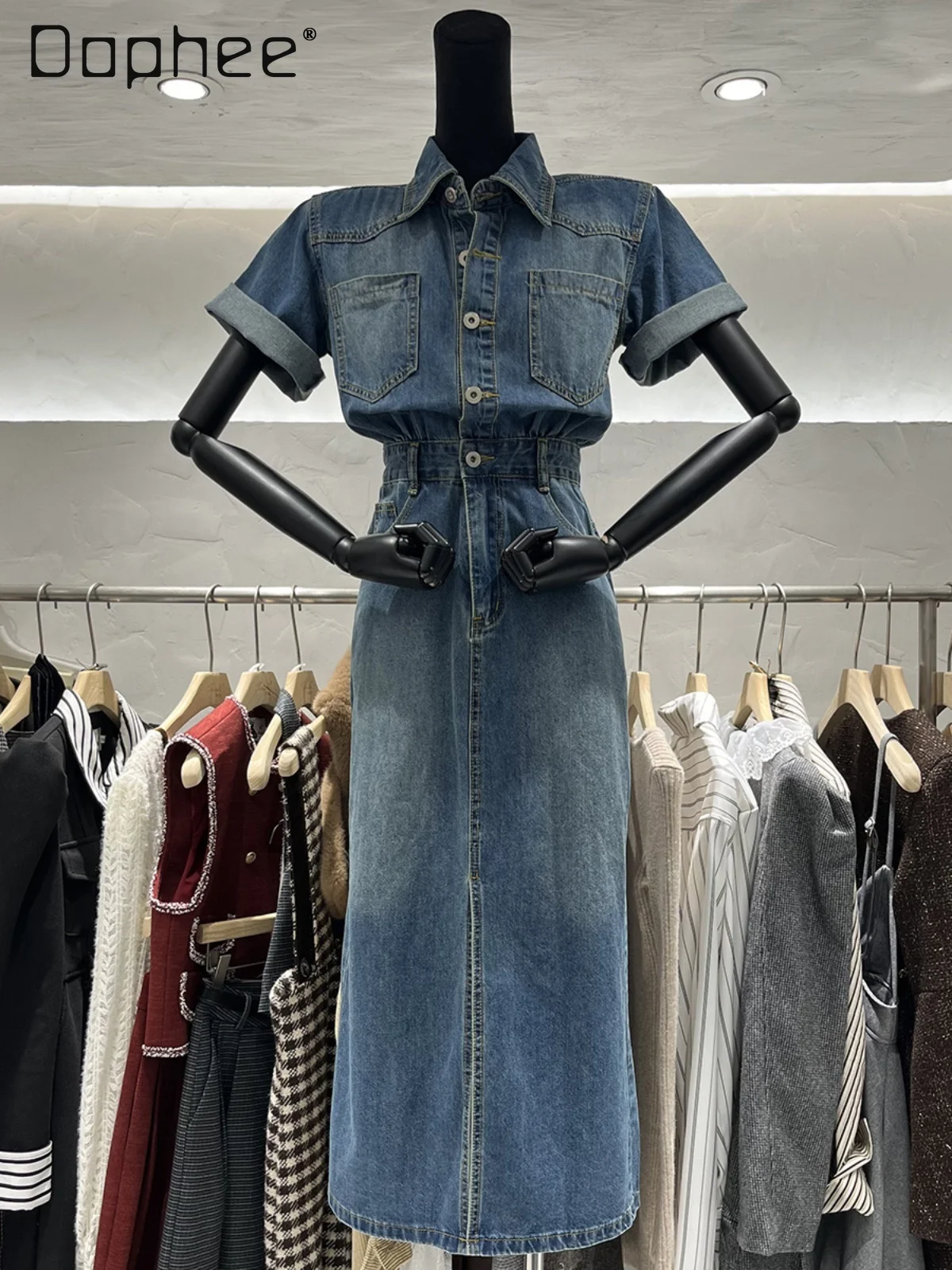 2025 Summer New European Station Commuter Style Fashion Split Denim Shirt Dress Women Fashion Temperament Mid-length Denim Dress
2025 Summer New European Station Commuter Style Fashion Split Denim Shirt Dress Women Fashion Temperament Mid-length Denim Dress