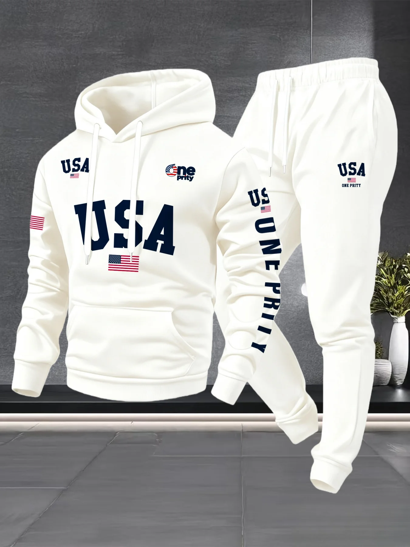 Men's lettered hoodie long-sleeved pullover, a loose-fitting style perfect for autumn and winter, ideal for couples.
Men's lettered hoodie long-sleeved pullover, a loose-fitting style perfect for autumn and winter, ideal for couples.