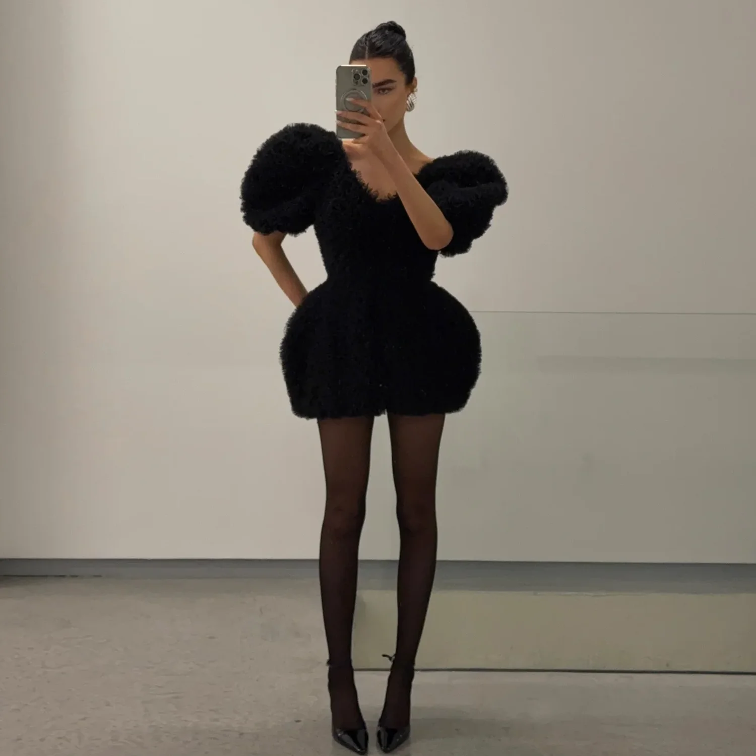 Прекрасное черное мини-платье с оборками, Новое поступление 2026, платье с v-образным вырезом и короткими рукавами на день рождения, тюлевые коктейльные платья с рюшами
Прекрасное черное мини-платье с оборками, Новое поступление 2026, платье с v-образным вырезом и короткими рукавами на день рождения, тюлевые коктейльные платья с рюшами