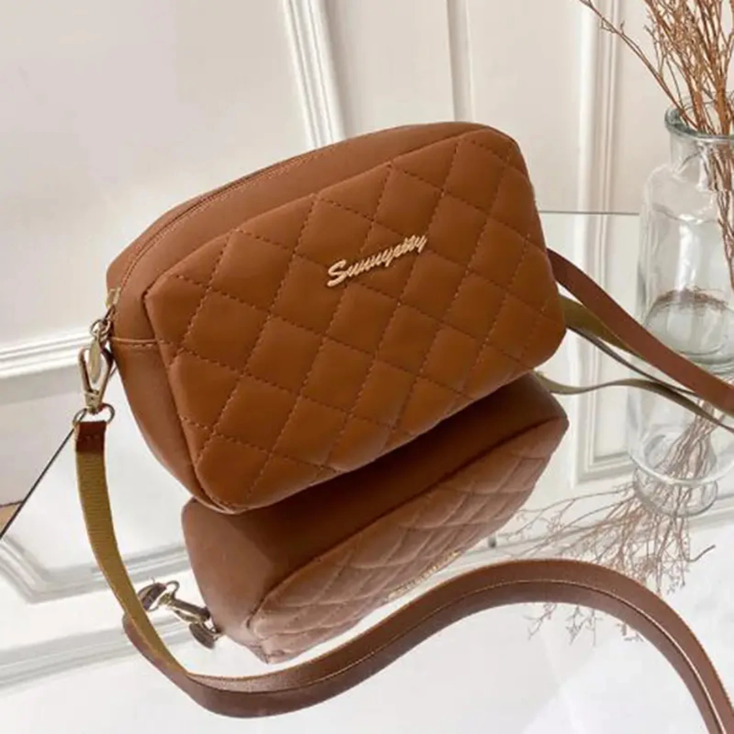 Women's Quilted Crossbody Bag, One Shoulder Small Square Bag, Casual Mobile Phone Bag
Women's Quilted Crossbody Bag, One Shoulder Small Square Bag, Casual Mobile Phone Bag