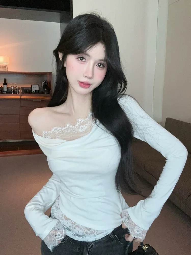 Elegant Pure Desire Lace Splice Long Sleeve T-Shirt Women's Oblique Collar Single Shoulder Exposure Slimming Waist Design
Elegant Pure Desire Lace Splice Long Sleeve T-Shirt Women's Oblique Collar Single Shoulder Exposure Slimming Waist Design