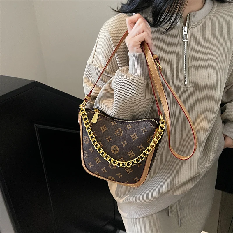 Premium Saffiano Leather Tote Bag Women's Work Bag with Luggage Sleeve & Multiple Interior Pockets
Premium Saffiano Leather Tote Bag Women's Work Bag with Luggage Sleeve & Multiple Interior Pockets