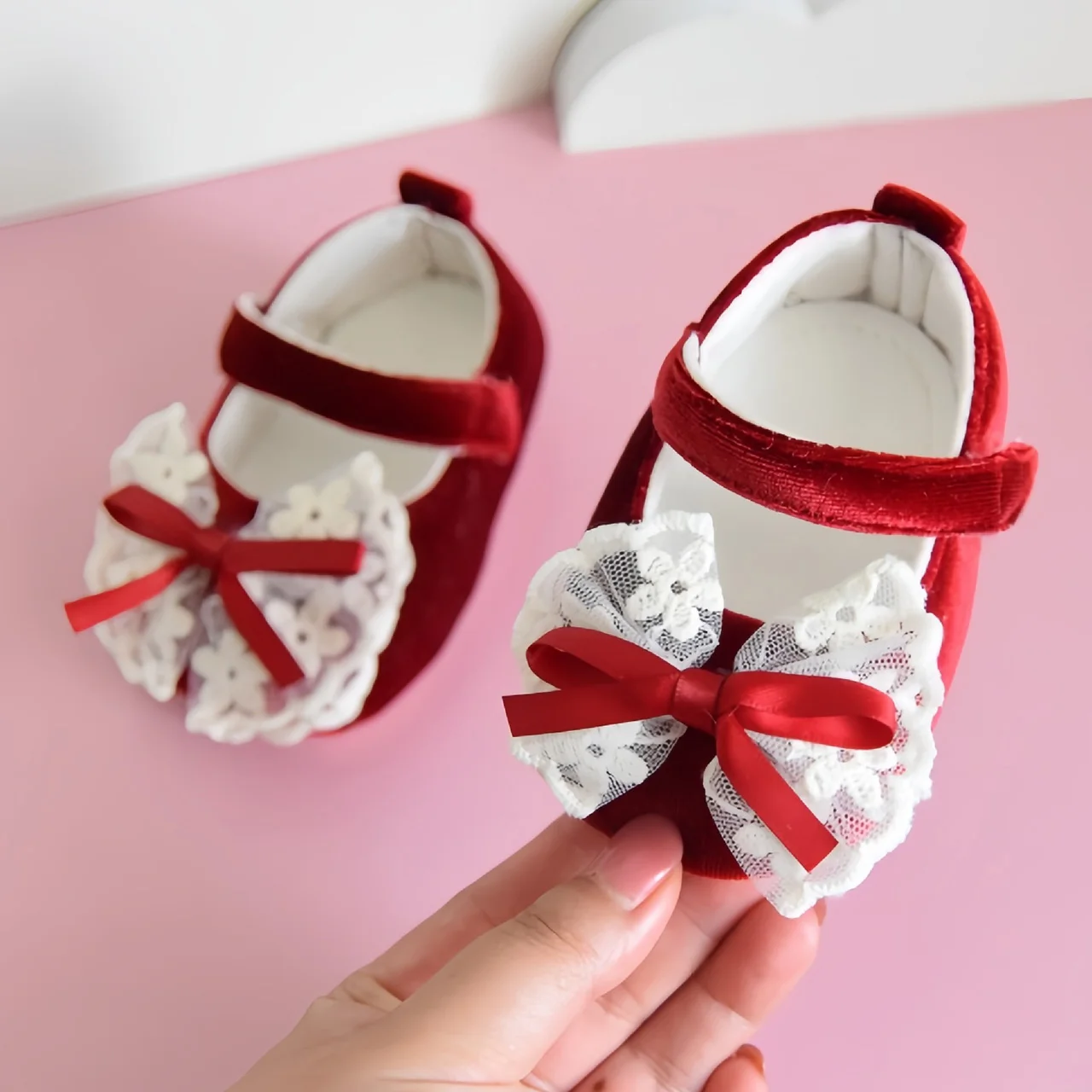 Coral Fleece Baby Soft-soled Shoes Princess Infant Lace Bow Shoes Breathable Anti-Slip Newborn First Walkers Girl Footwear 0-18M
Coral Fleece Baby Soft-soled Shoes Princess Infant Lace Bow Shoes Breathable Anti-Slip Newborn First Walkers Girl Footwear 0-18M