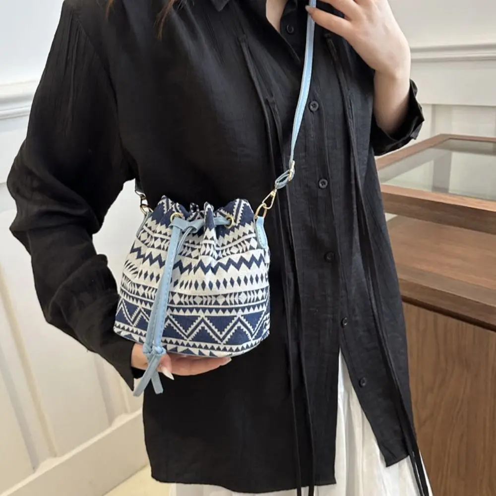 Linen Flowers Canvas Crossbody Bag Large Capacity Korean Linen Handbag Storage Bag Shoulder Bag Ethnic Style Bucket Bag Beach
Linen Flowers Canvas Crossbody Bag Large Capacity Korean Linen Handbag Storage Bag Shoulder Bag Ethnic Style Bucket Bag Beach