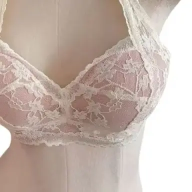 KUCLUT Neck-baring and Shoulder-revealing Lingerie with A Gathered, Sexy Lace Upper That Supports The Bra.
KUCLUT Neck-baring and Shoulder-revealing Lingerie with A Gathered, Sexy Lace Upper That Supports The Bra.