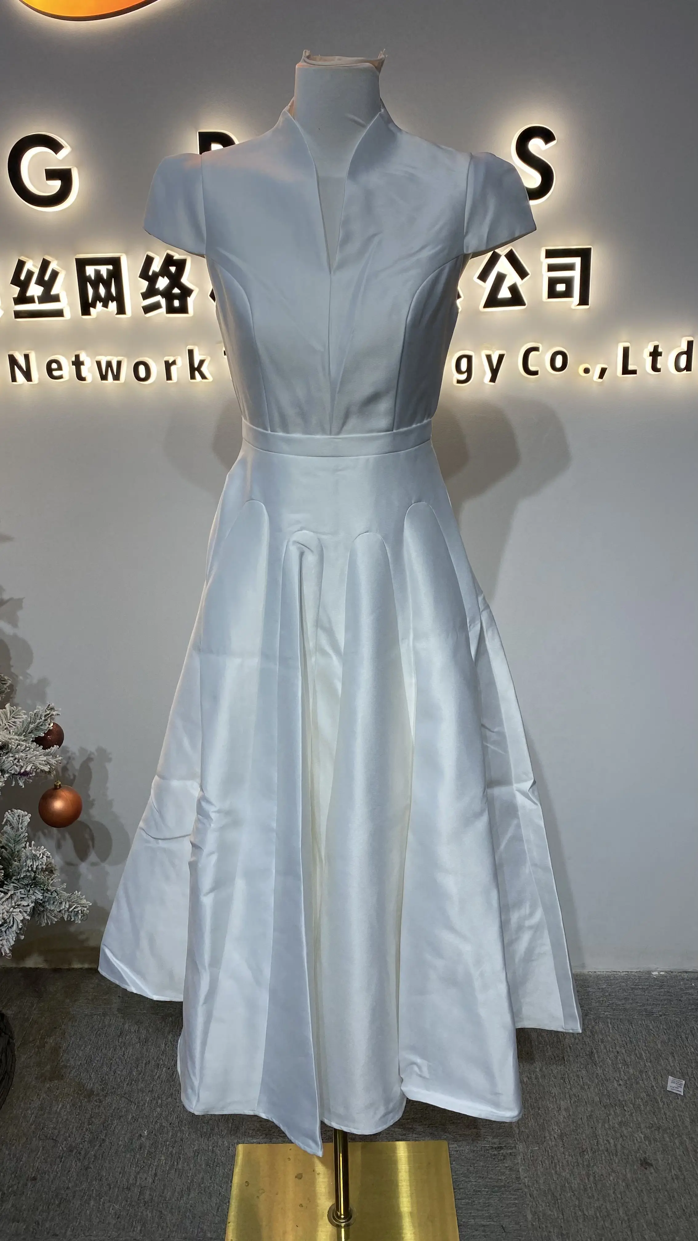 2025 New Women's Fashion Satin Evening Gown with Pleated High-Waisted A-Line Skirt and Short Sleeves-GZXX246
2025 New Women's Fashion Satin Evening Gown with Pleated High-Waisted A-Line Skirt and Short Sleeves-GZXX246