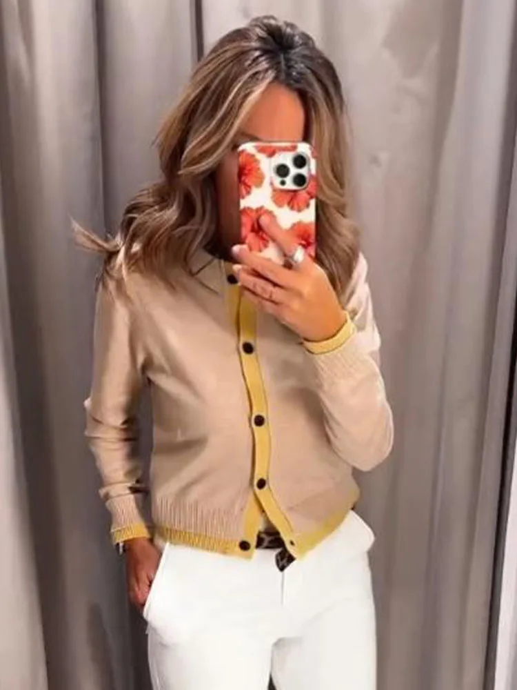 TRAFZA Women's Retro Round Neck Single-breasted Street Long-sleeved Jacket Female Spliced contrasting Knitted Casual Jacket
TRAFZA Women's Retro Round Neck Single-breasted Street Long-sleeved Jacket Female Spliced contrasting Knitted Casual Jacket