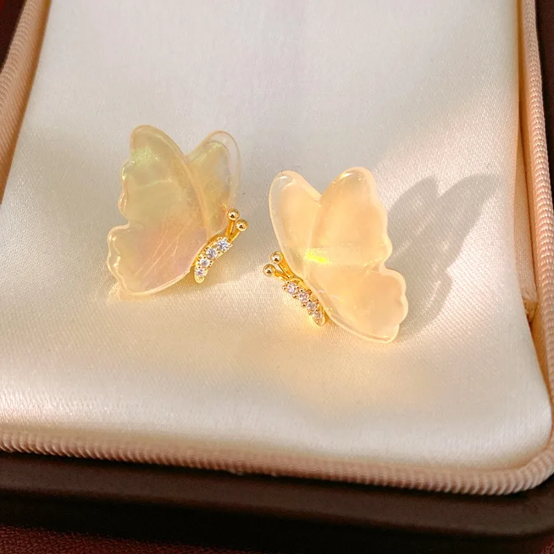 Iridescent Resin Butterfly Stud Earrings Gold Plated Zircon Inlaid Elegant Daily Jewelry for Women
Iridescent Resin Butterfly Stud Earrings Gold Plated Zircon Inlaid Elegant Daily Jewelry for Women