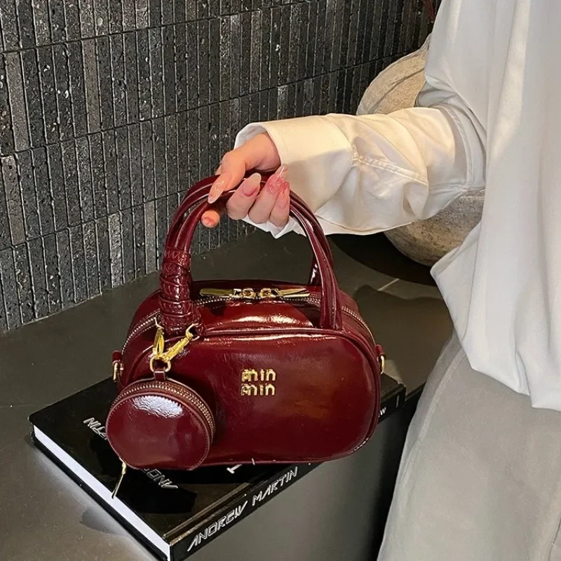 Fashionable Crossbody Diaper Bag Trendy Design Letter Logo High End Minimalist Square Satchel For Shopping Party
Fashionable Crossbody Diaper Bag Trendy Design Letter Logo High End Minimalist Square Satchel For Shopping Party