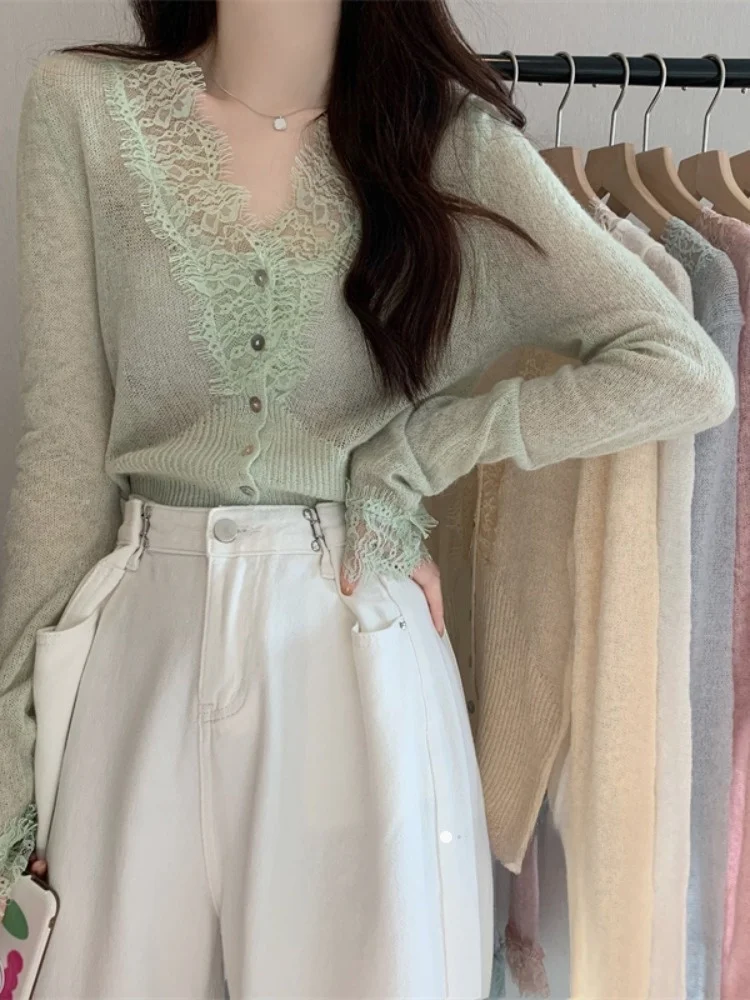 Chic Lace Trim V-Neck Knitted Base Shirt Women's Spring Inner Unique Design Thin Sweater Casual Style Long Sleeve Slim Fit
Chic Lace Trim V-Neck Knitted Base Shirt Women's Spring Inner Unique Design Thin Sweater Casual Style Long Sleeve Slim Fit