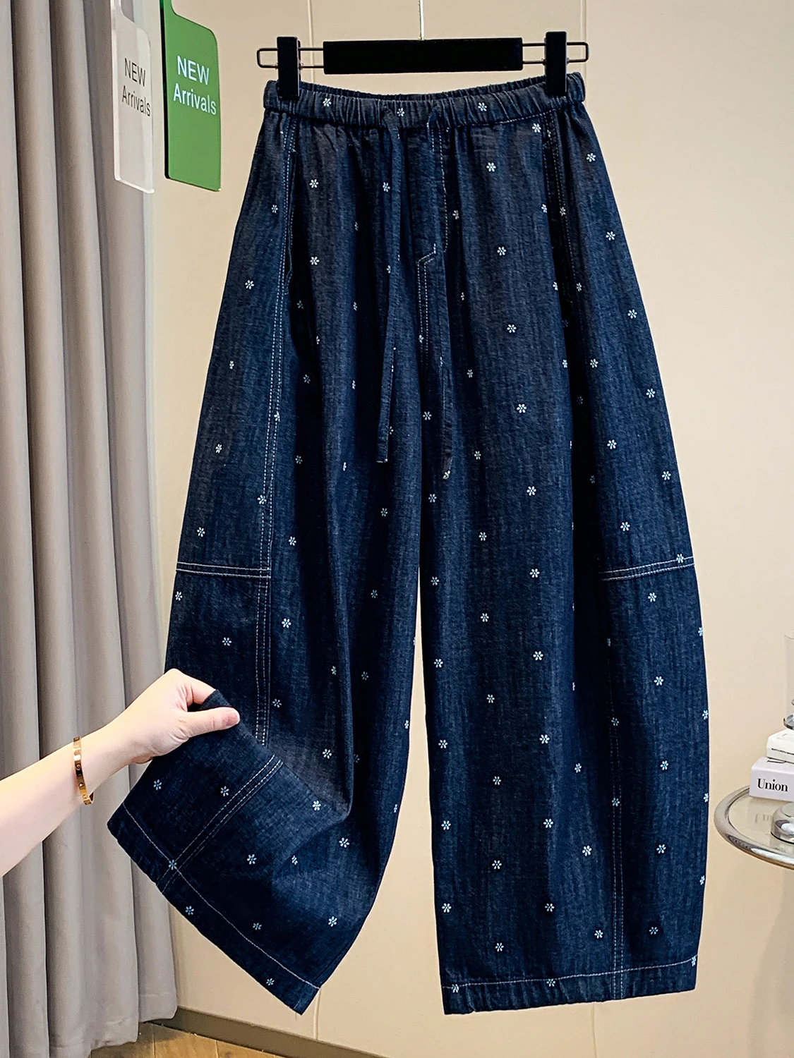 Loose High Waist Floral Print Wide Leg Jeans Women's Spring Autumn Casual Style Comfortable Fit plus Size Denim Pants
Loose High Waist Floral Print Wide Leg Jeans Women's Spring Autumn Casual Style Comfortable Fit plus Size Denim Pants